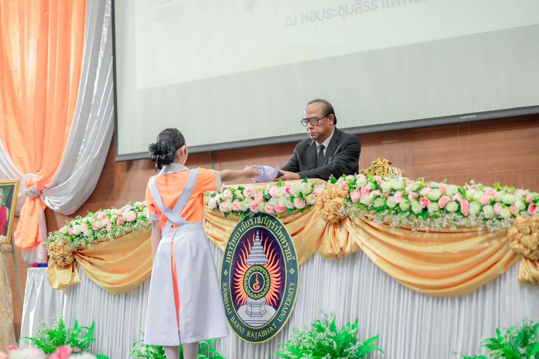 สวมหมวก รับตะเกียง ก้าวสู่บทบาทพยาบาลวิชาชีพ ณ รำไพพรรณี (1)