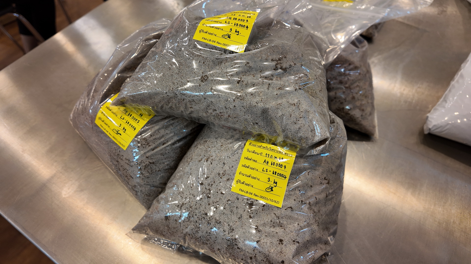 Class Forecass ม.รำไพ ให้บริการตรวจวิเคราะห์โลหะหนัก สร้างความมั่นใจให้เกษตรกร (5)