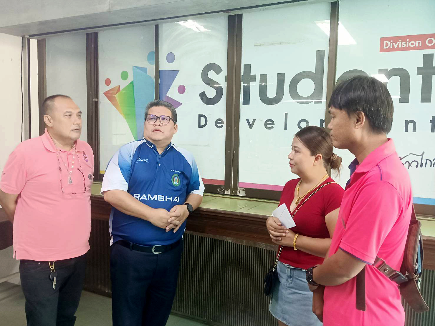 ม.ราชภัฏรำไพพรรณีมอบสินไหมทดแทนสวัสดิการนักศึกษาจากอุบัติเหตุ (5)