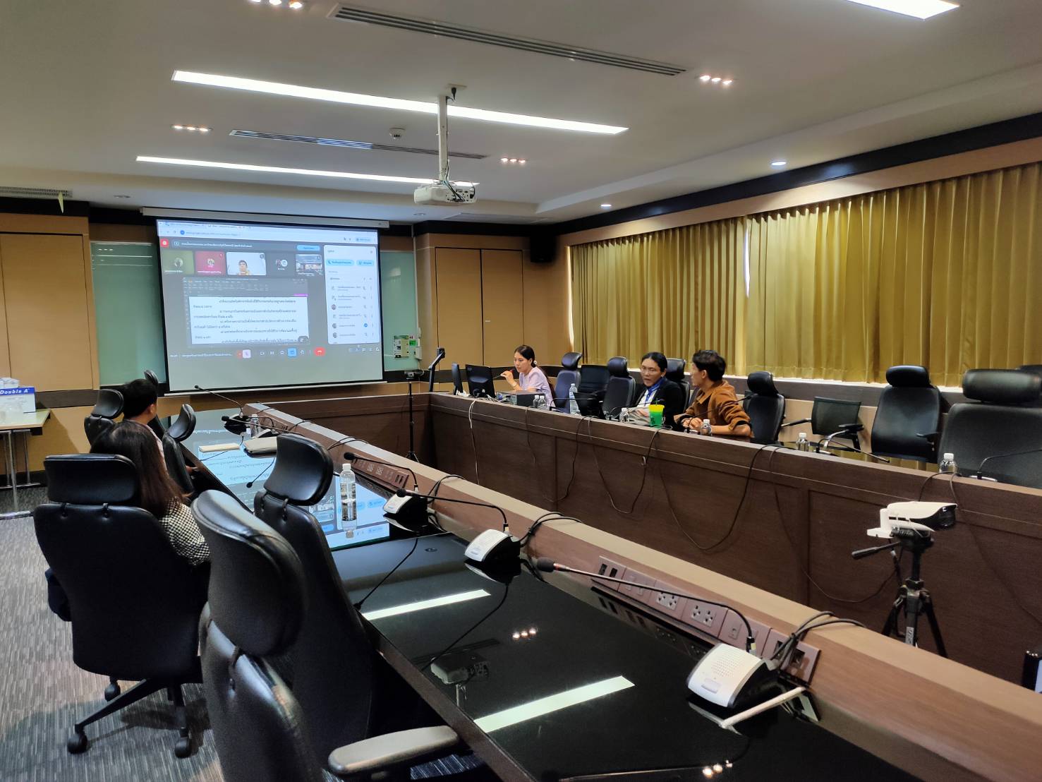 ประชุมหารือแนวทางความเป็นเลิศของสถาบันอุดมศึกษาและพัฒนากำลังคนขั้นสูง (3)