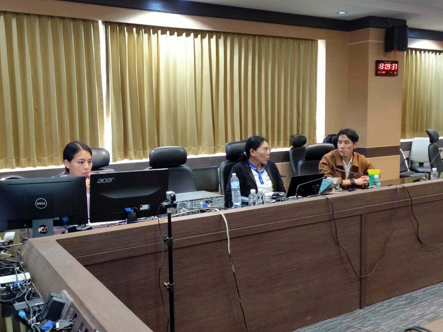 ประชุมหารือแนวทางความเป็นเลิศของสถาบันอุดมศึกษาและพัฒนากำลังคนขั้นสูง (5)