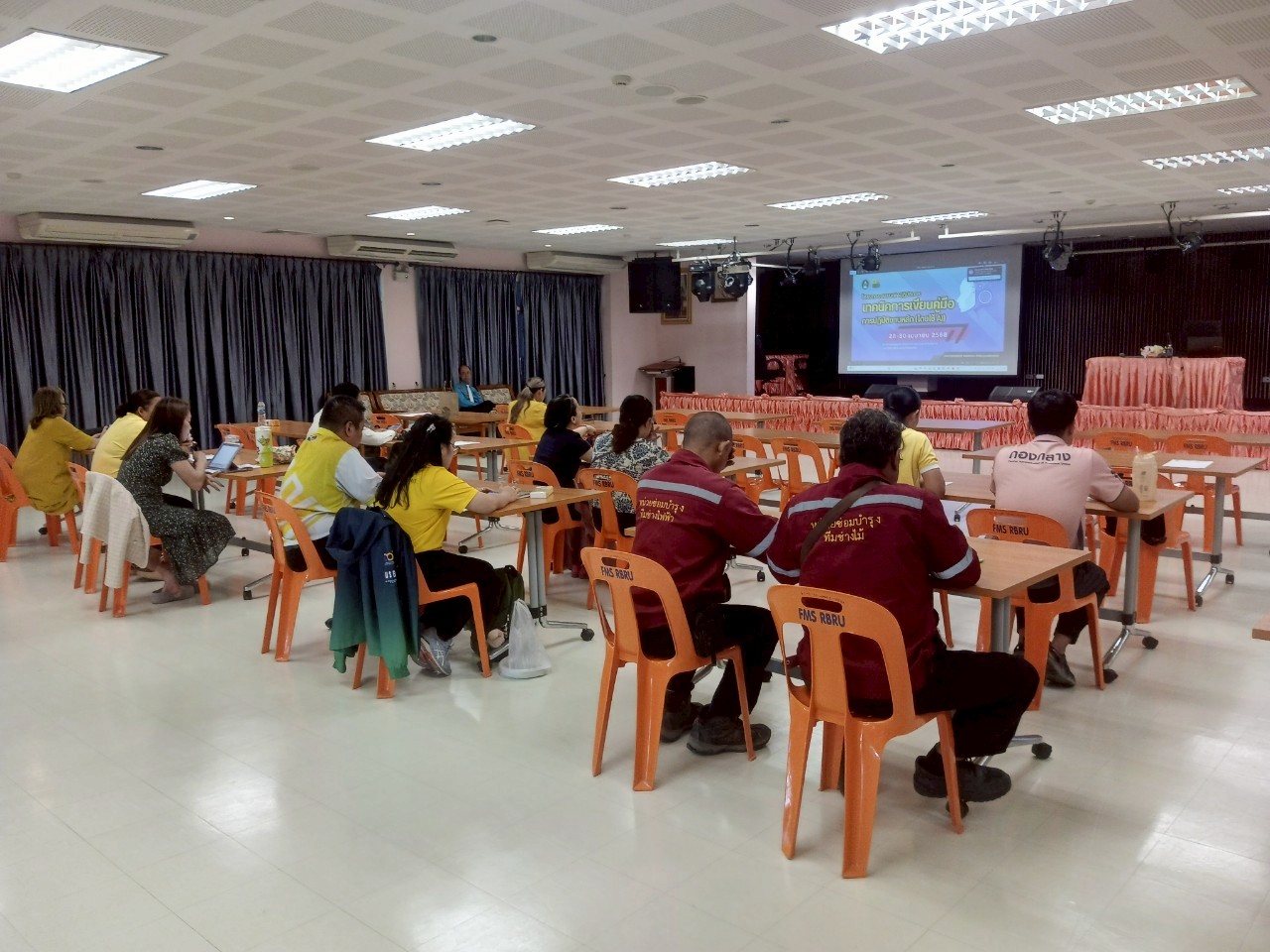 เทคนิคการเขียนคู่มือสายสนับสนุนด้วยใช้ AI (2)