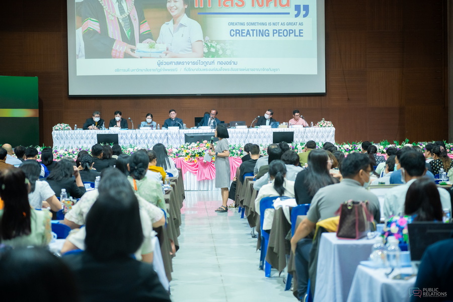 พร้อมรับมือปีการศึกษา 2568 ผู้บริหารแถลงนโยบาย มอบหมายงานบุคลากรสายวิชาการ (1)