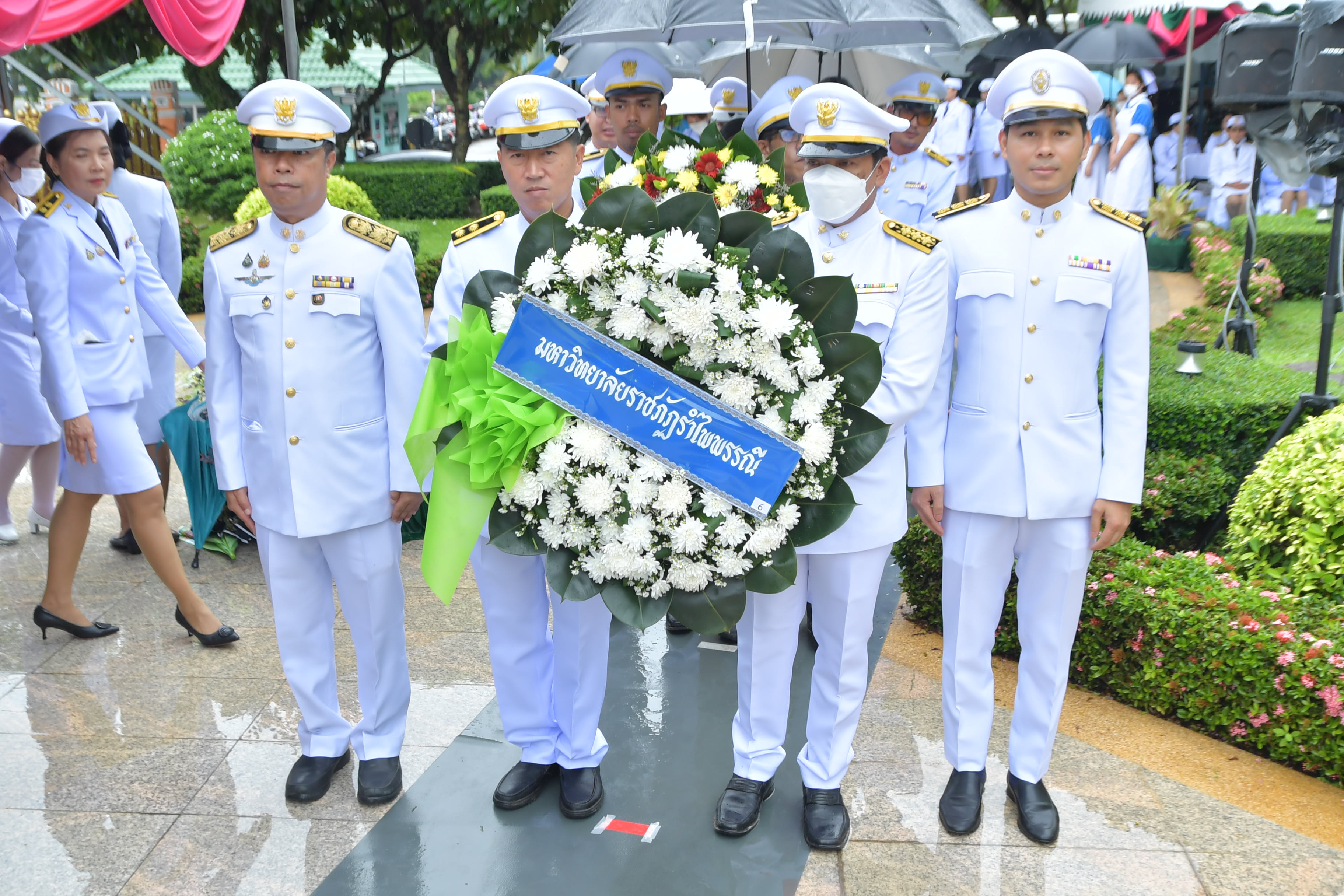 ร่วมพิธีบำเพ็ญกุศลและวางพวงมาลาพระบรมราชานุสาวรีย์ พระบาทสมเด็จพระปกเกล้าเจ้าอยู่หัว (2)