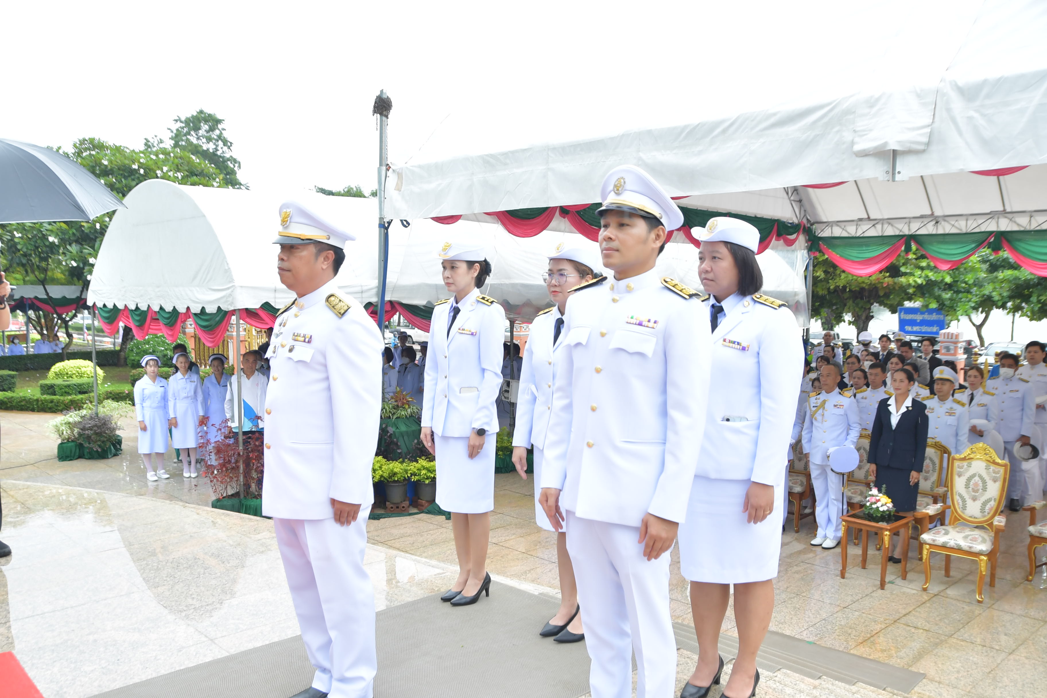 ร่วมพิธีบำเพ็ญกุศลและวางพวงมาลาพระบรมราชานุสาวรีย์ พระบาทสมเด็จพระปกเกล้าเจ้าอยู่หัว (5)