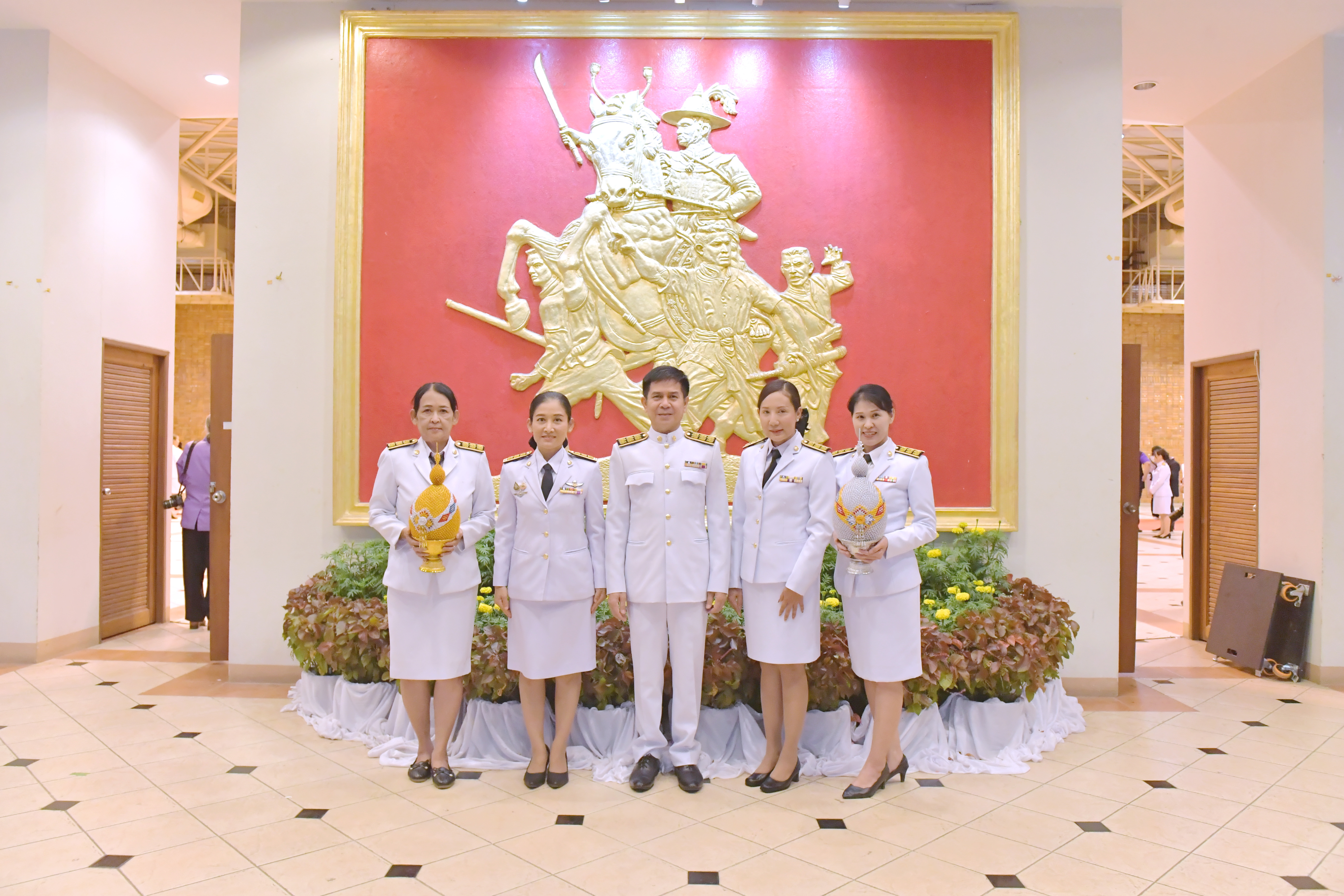 มหาวิทยาลัย ร่วมพิธีถวายราชสักการะและจุดเทียนถวายพระพรชัยมงคล เนื่องในวันเฉลิมพระชนมพรรษา สมเด็จพระนางเจ้าฯ พระบรมราชินี 2568 (1)