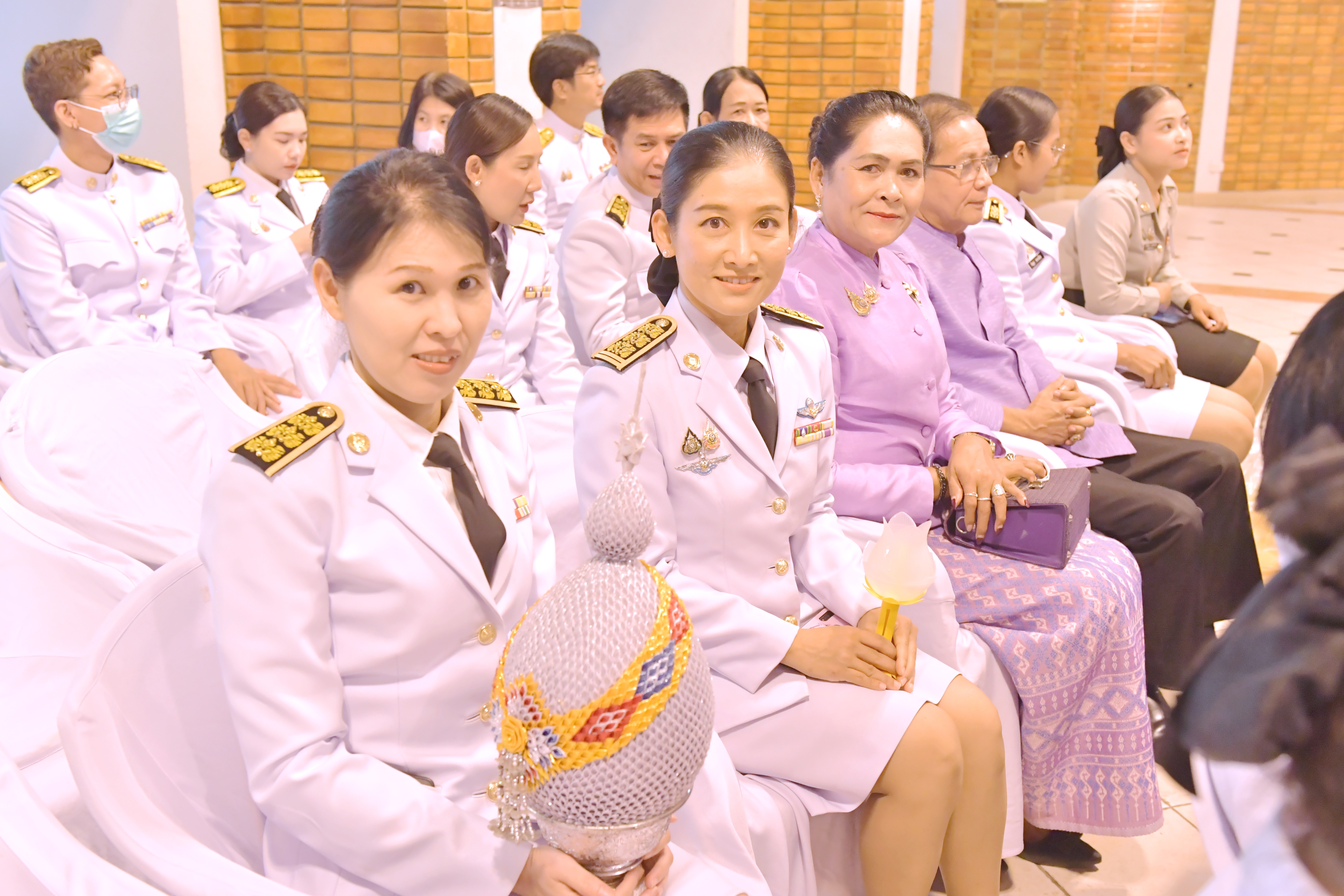 มหาวิทยาลัย ร่วมพิธีถวายราชสักการะและจุดเทียนถวายพระพรชัยมงคล เนื่องในวันเฉลิมพระชนมพรรษา สมเด็จพระนางเจ้าฯ พระบรมราชินี 2568 (2)