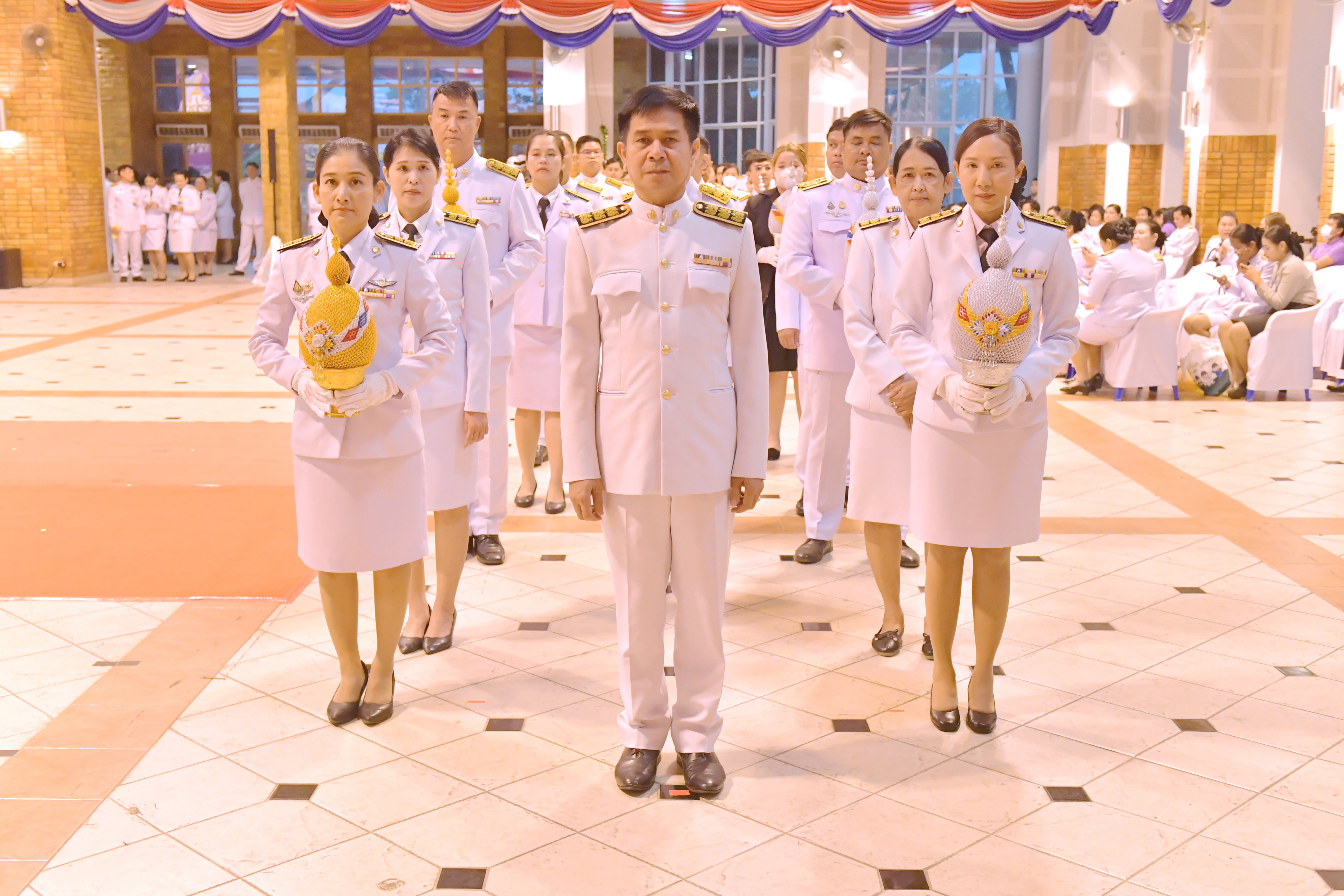 มหาวิทยาลัย ร่วมพิธีถวายราชสักการะและจุดเทียนถวายพระพรชัยมงคล เนื่องในวันเฉลิมพระชนมพรรษา สมเด็จพระนางเจ้าฯ พระบรมราชินี 2568 (4)