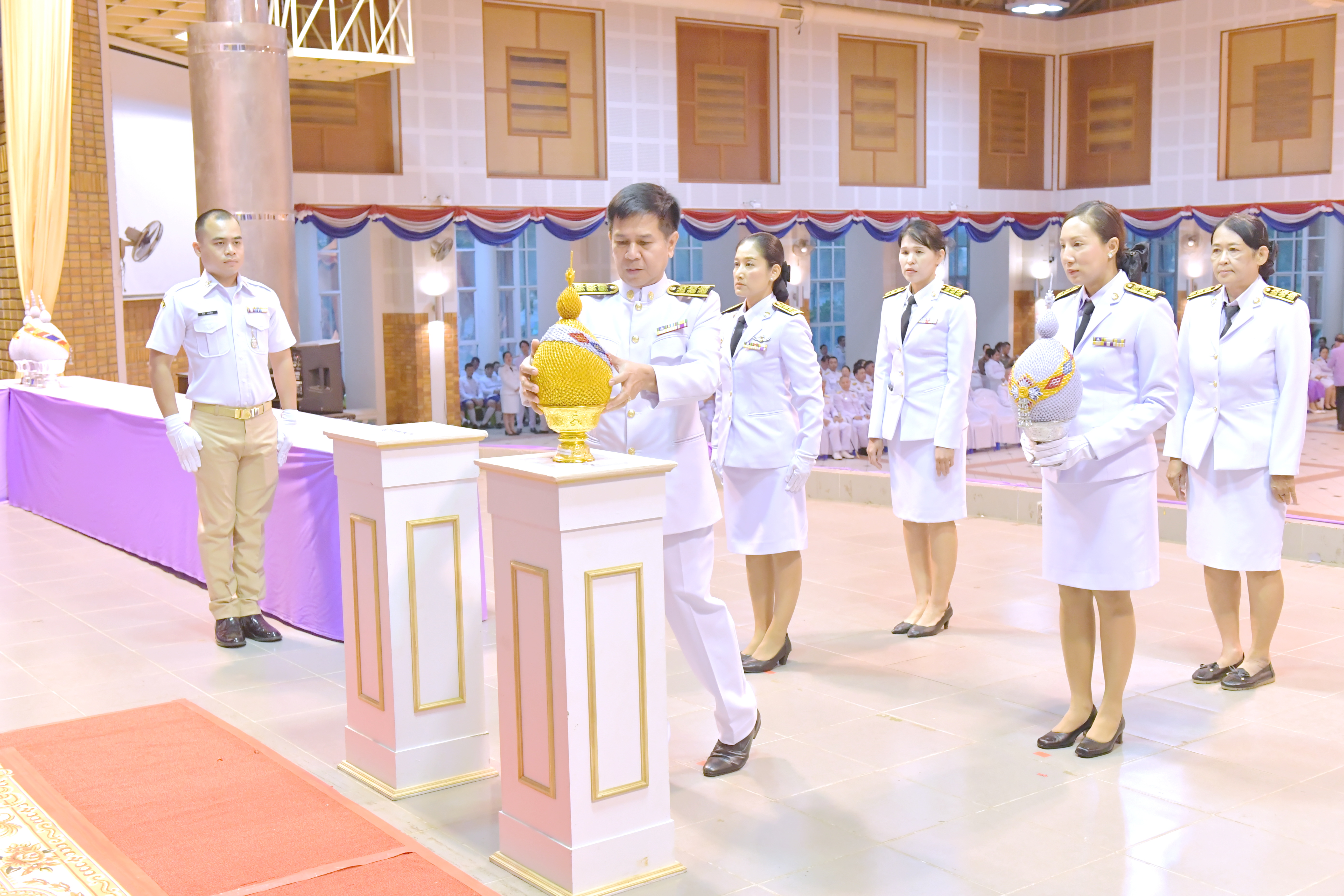 มหาวิทยาลัย ร่วมพิธีถวายราชสักการะและจุดเทียนถวายพระพรชัยมงคล เนื่องในวันเฉลิมพระชนมพรรษา สมเด็จพระนางเจ้าฯ พระบรมราชินี 2568 (5)