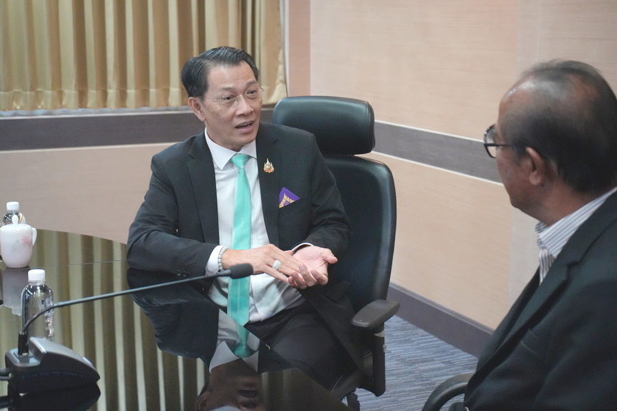 ที่ปรึกษา รมว.ทรัพย์ฯ เข้าพบ เสนอแนวคิดสร้างสวนป่ายืนต้น (5)