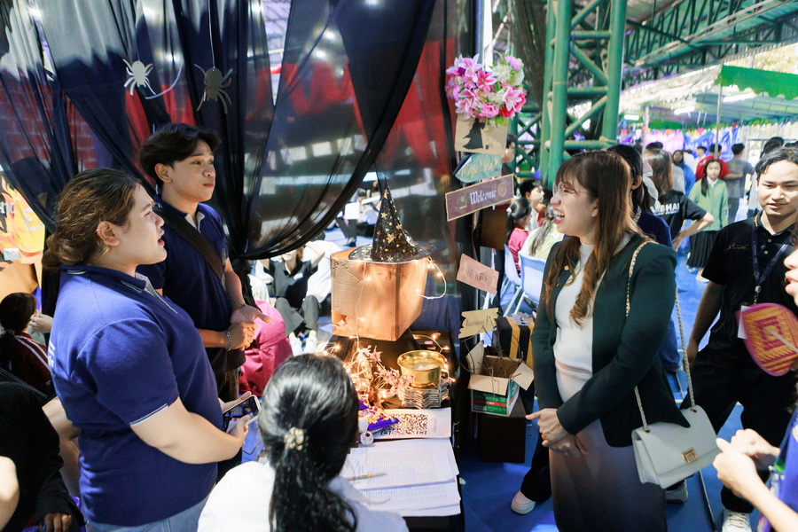 มรภ.รำไพพรรณี จัดกิจกรรมแสดงพลังนักศึกษา เปิดโลกชมรม 2568  (5)