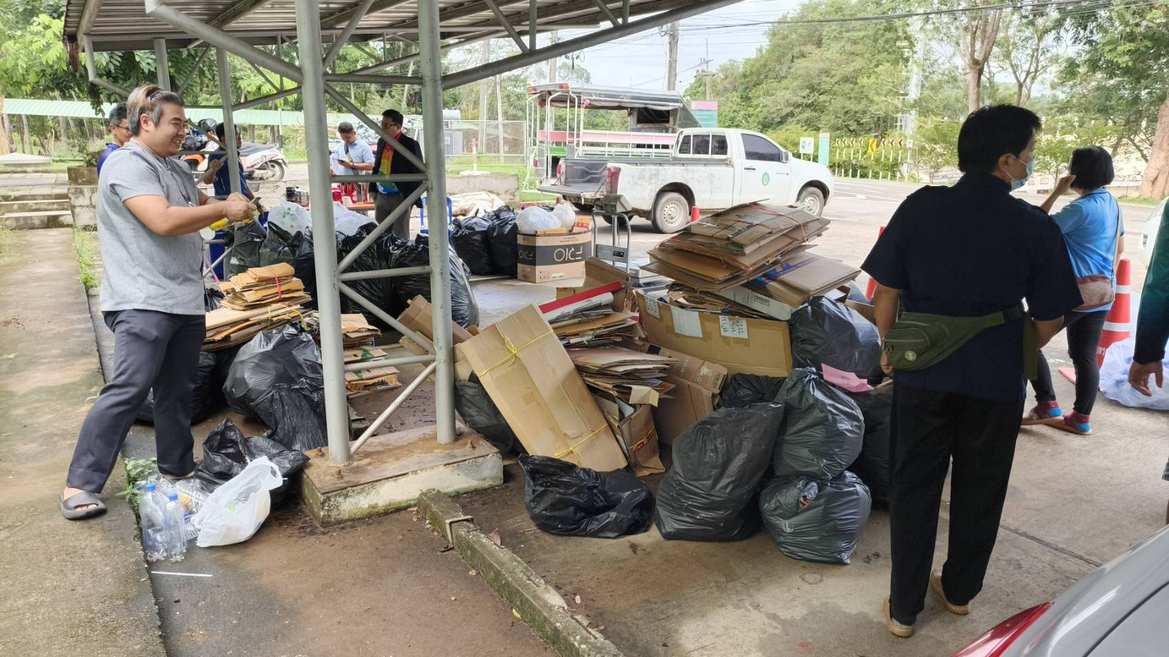 สนอ. จัดโครงการธนาคารขยะ เดือนกรกฎาคม พร้อมรณรงค์ลดขยะพลาสติก (4)