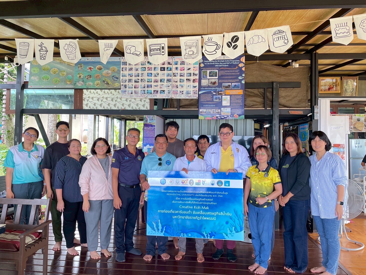 ม.รำไพฯ ลงพื้นที่พัฒนาเกาะหมาก เพื่อการขับเคลื่อนเศรษฐกิจเชิงสร้างสรรค์ (Creative Koh Mak) (1)