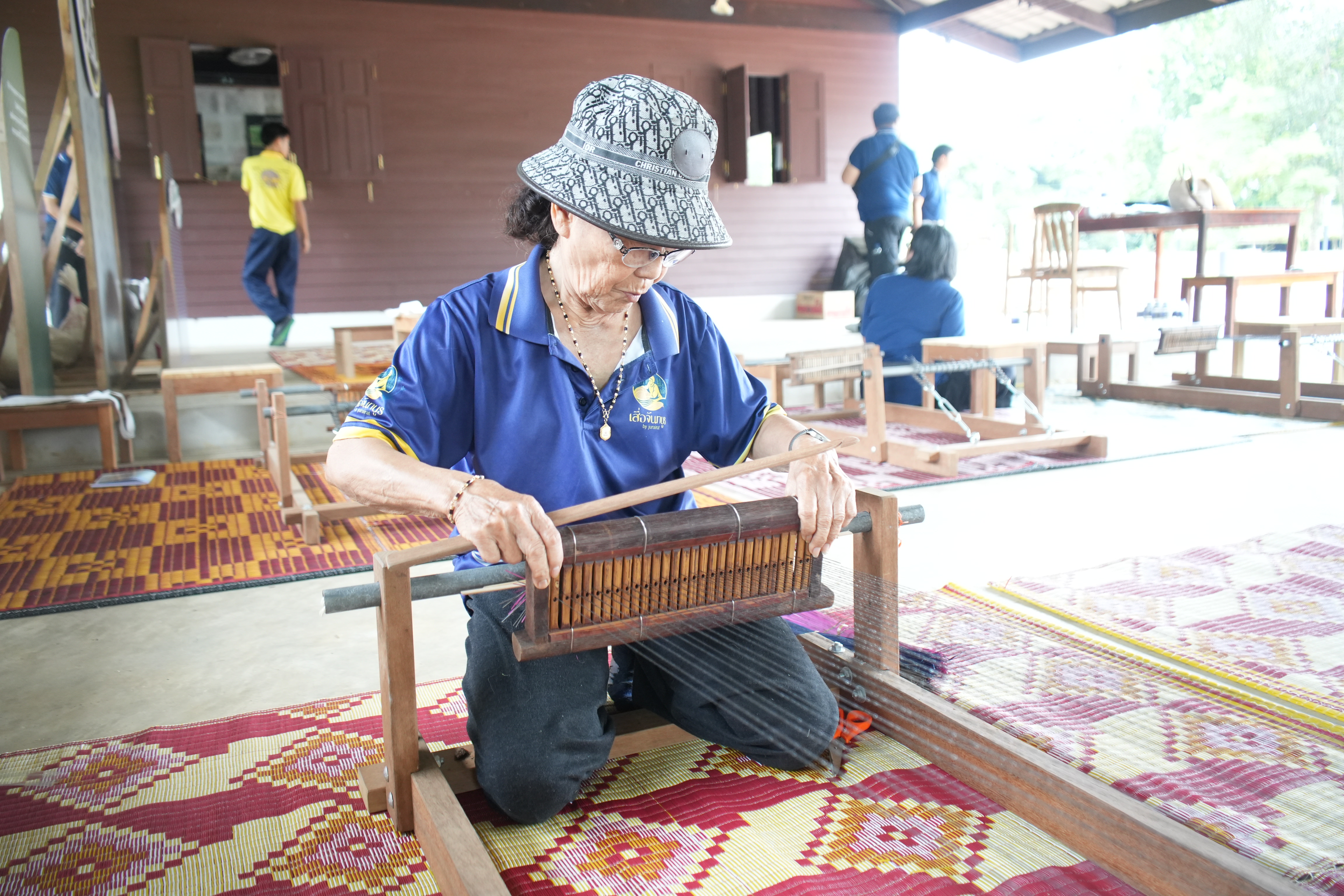ม.รำไพฯ จับมือ วัฒนธรรมจันทบุรี ขับเคลื่อน Soft Power การทอเสื่อ (1)