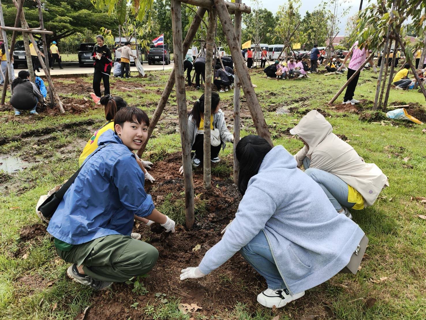 ราชภัฏรำไพพรรณี ร่วมปลูกต้นไม้ 773 ต้น สานต่อพระราชปณิธาน รัชกาลที่ 10 (5)