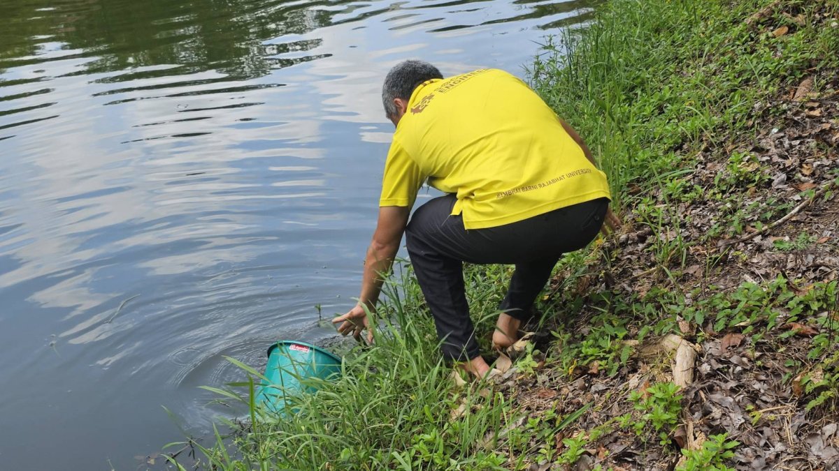 ตรวจคุณภาพน้ำเสียจากจุดรวมบำบัดของมหาวิทยาลัยราชภัฏรำไพพรรณี (1)