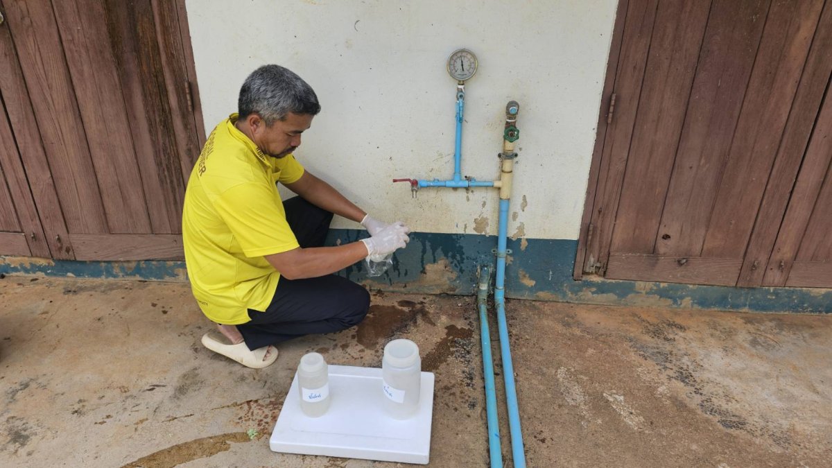 เก็บตัวอย่างน้ำประปา ตรวจสอบคุณภาพ ณ โรงผลิตน้ำประปาของมหาวิทยาลัย  (1)