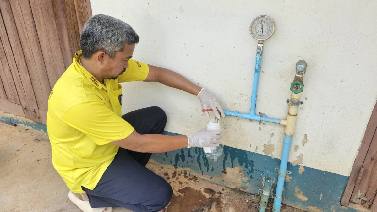 เก็บตัวอย่างน้ำประปา ตรวจสอบคุณภาพ ณ โรงผลิตน้ำประปาของมหาวิทยาลัย  (2)