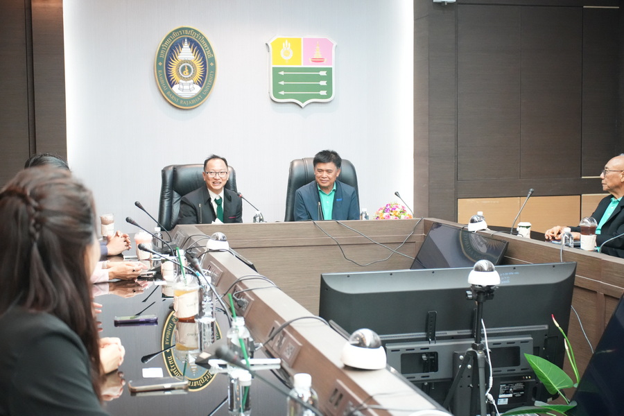 มรภ.รำไพพรรณี จับมือ 'อี เอส วิจัยและพัฒนา' ปั้นบัณฑิตเคมีสู่มืออาชีพ (4)