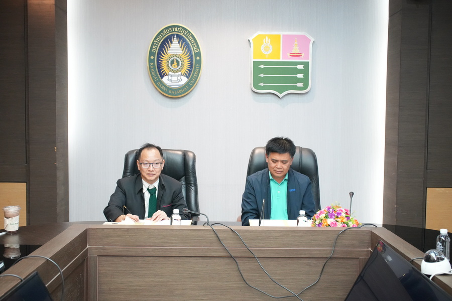 มรภ.รำไพพรรณี จับมือ 'อี เอส วิจัยและพัฒนา' ปั้นบัณฑิตเคมีสู่มืออาชีพ (5)