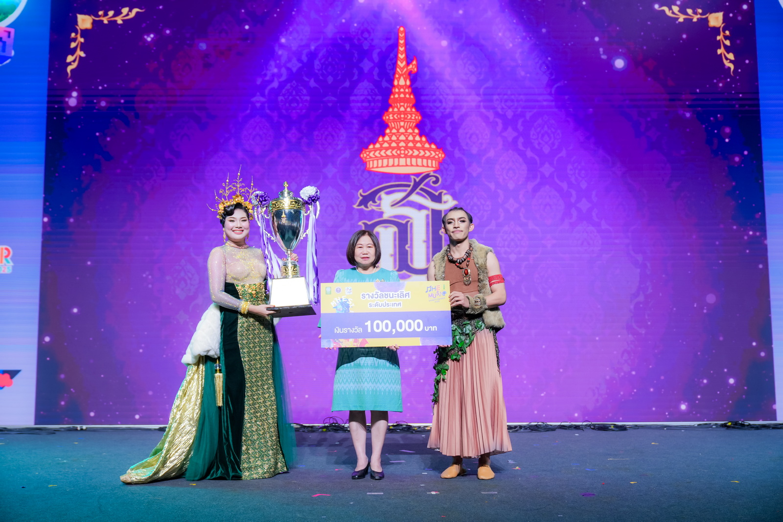 สร้างประวัติศาสตร์ วงดนตรีศิษย์ลูกแม่ไท้ (รำไพพรรณี) แชมป์ดนตรี อว. 2 สมัย  (1)