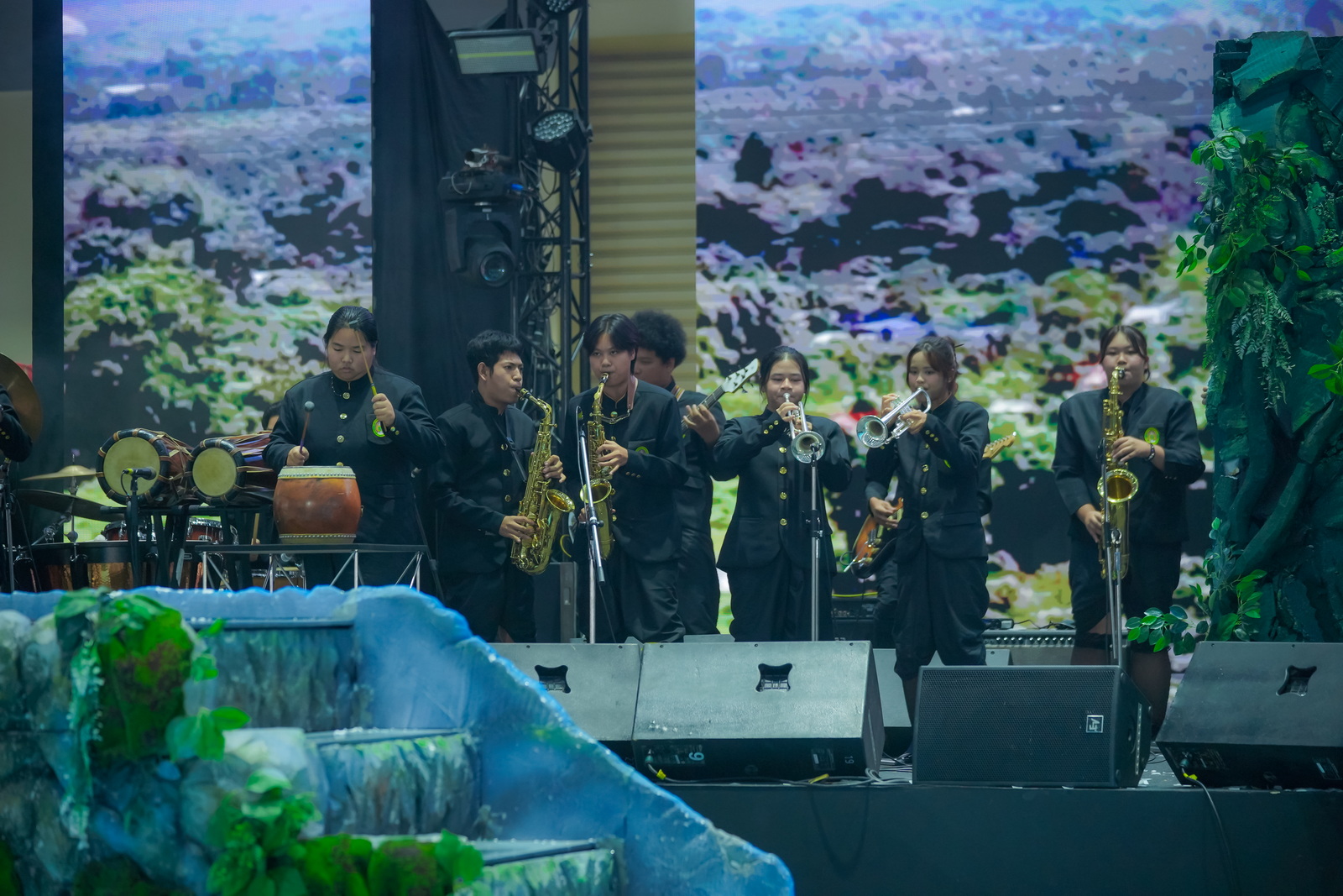 สร้างประวัติศาสตร์ วงดนตรีศิษย์ลูกแม่ไท้ (รำไพพรรณี) แชมป์ดนตรี อว. 2 สมัย  (2)