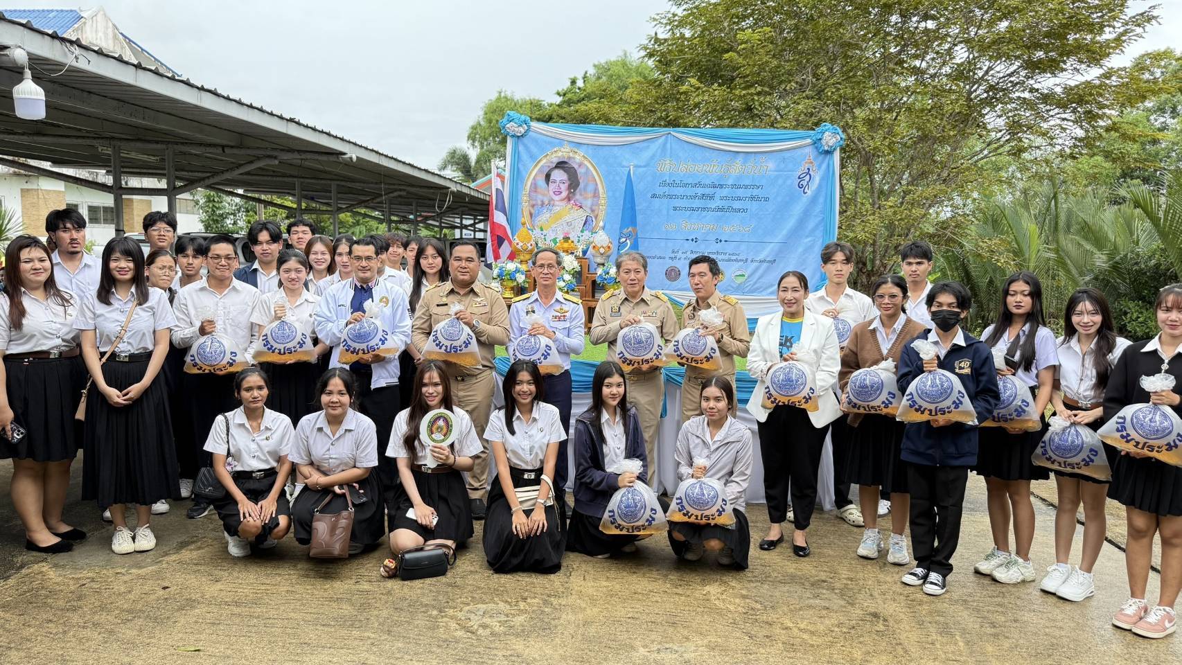 ร่วมกิจกรรมปล่อยพันธุ์สัตว์น้ำถวายเป็นพระราชกุศล (1)