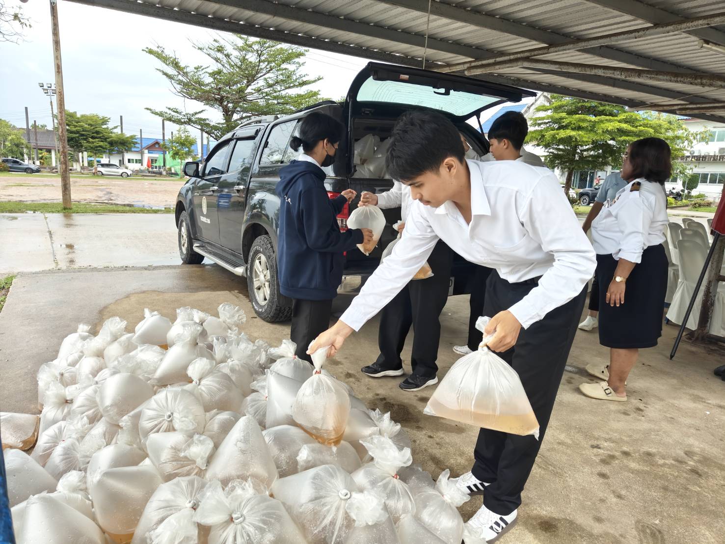 ร่วมกิจกรรมปล่อยพันธุ์สัตว์น้ำถวายเป็นพระราชกุศล (4)