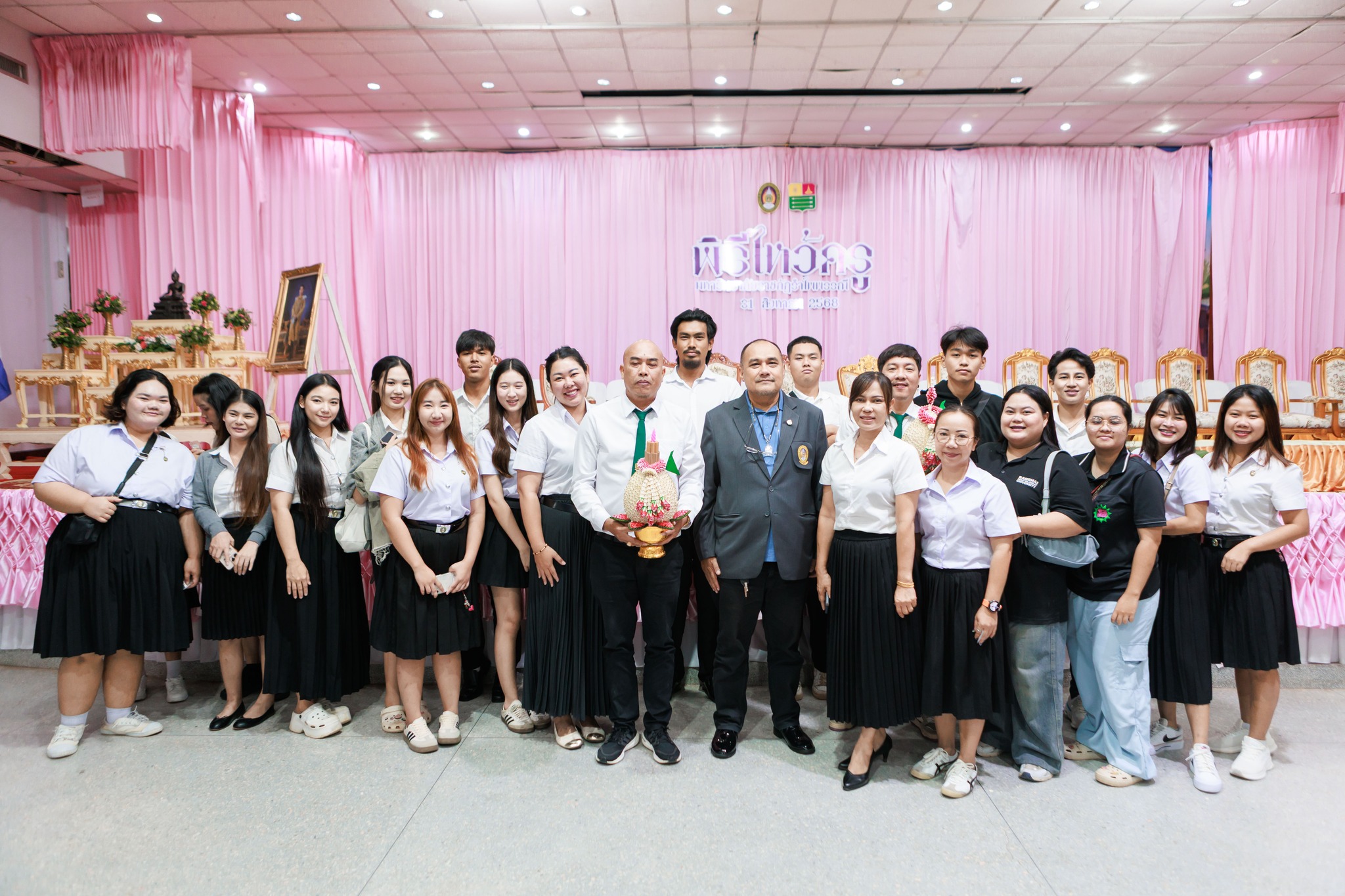 พิธีไหว้ครูและวิ่งโป่งลาน นักศึกษาภาคพิเศษ ประจำปีการศึกษา 2568 (5)