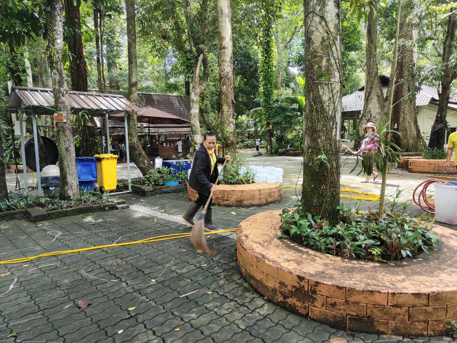 สำนักงานอธิการบดี ส่งเสริมจิตอาสาพัฒนาชุมชน สร้างต้นแบบองค์กรเพื่อการพัฒนาที่ยั่งยืน (4)