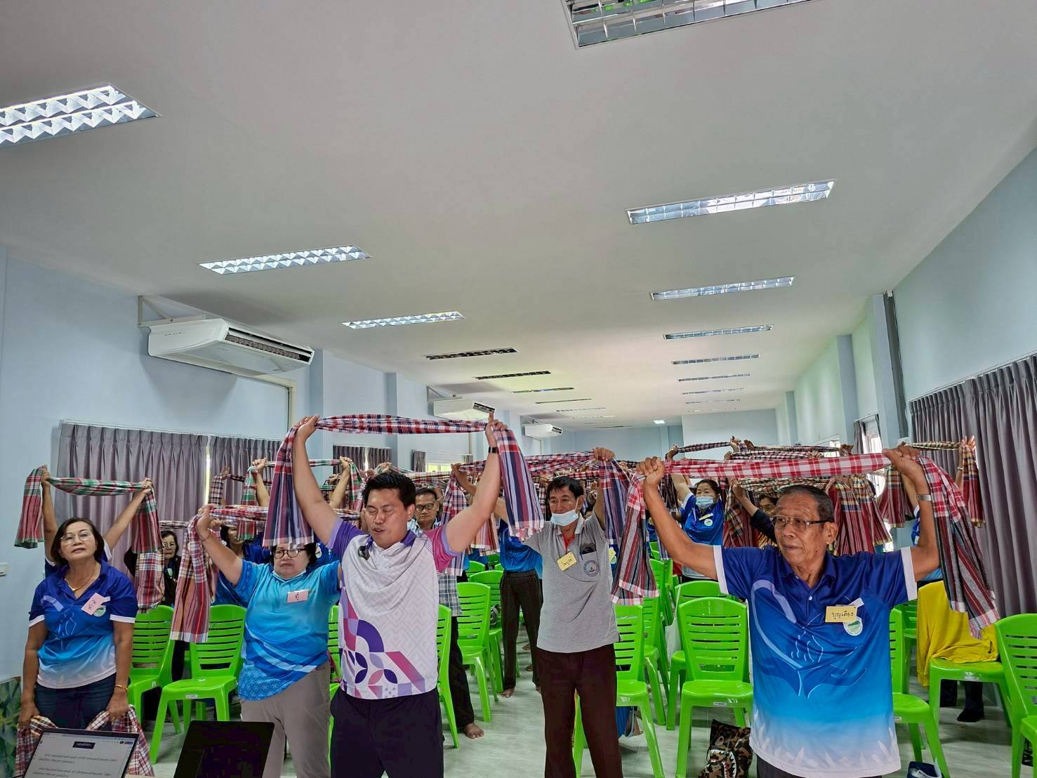 ม.รำไพฯ ส่งเสริมสังคมสูงวัยด้วย “ผ้าขาวม้ามันตรา”  (5)