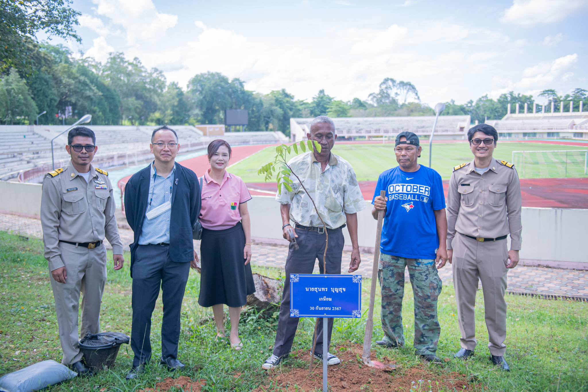 ผู้เกษียณอายุราชการ ร่วมปลูกต้นไม้ในพื้นที่มหาวิทยาลัย (2)