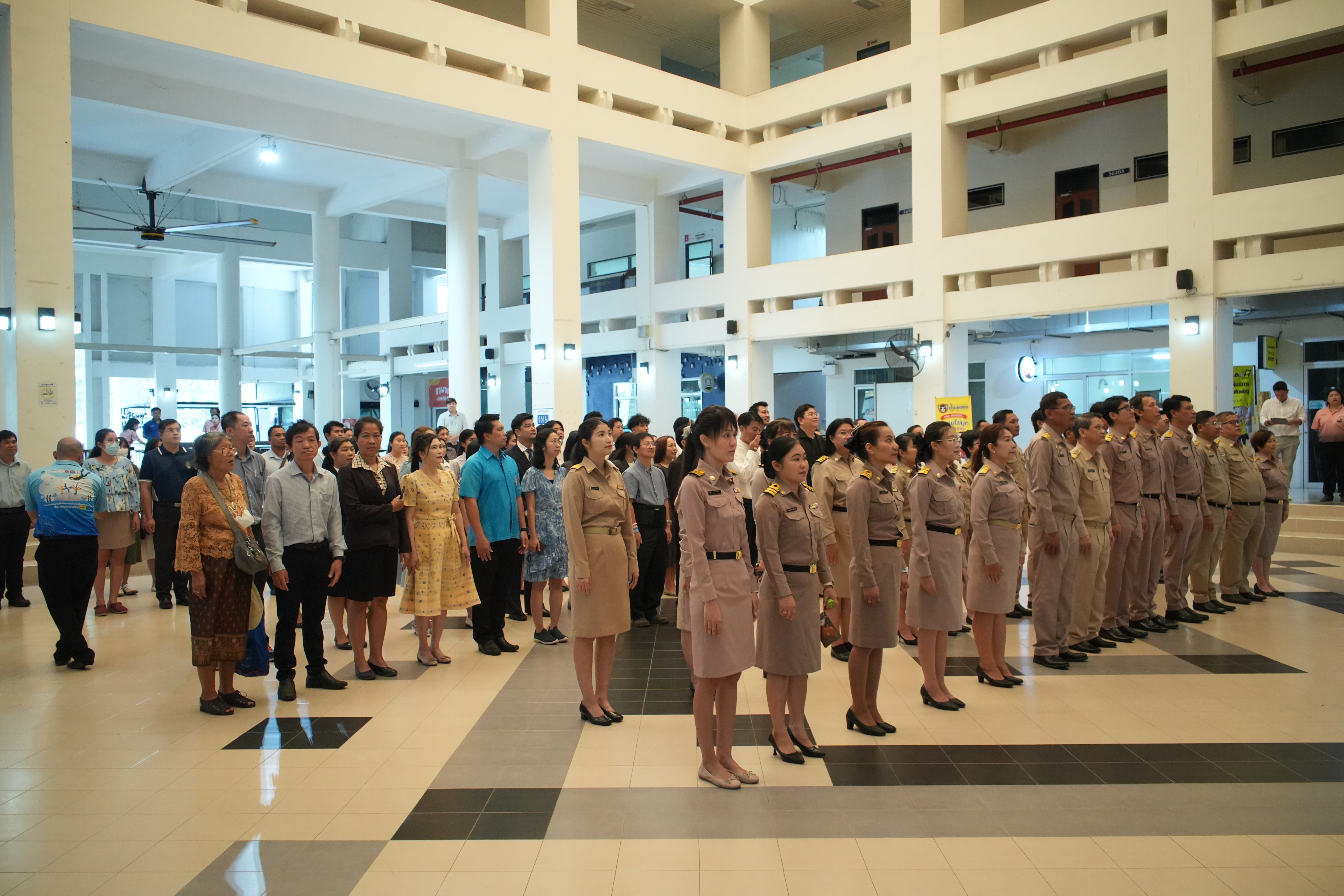 มรภ.รำไพพรรณี จัดกิจกรรมเนื่องในวันพระราชทานธงชาติไทย 2568 (1)