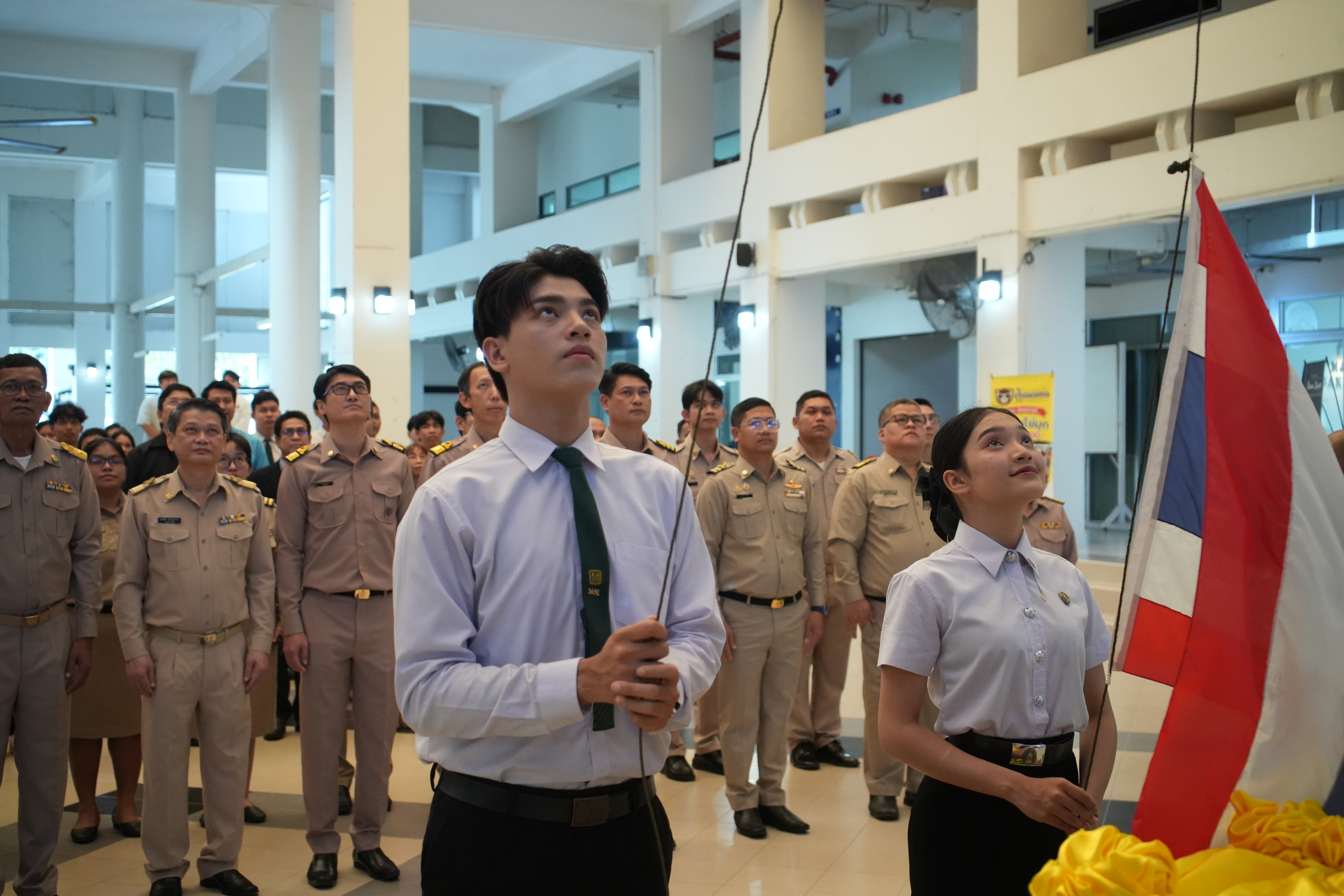 มรภ.รำไพพรรณี จัดกิจกรรมเนื่องในวันพระราชทานธงชาติไทย 2568 (2)