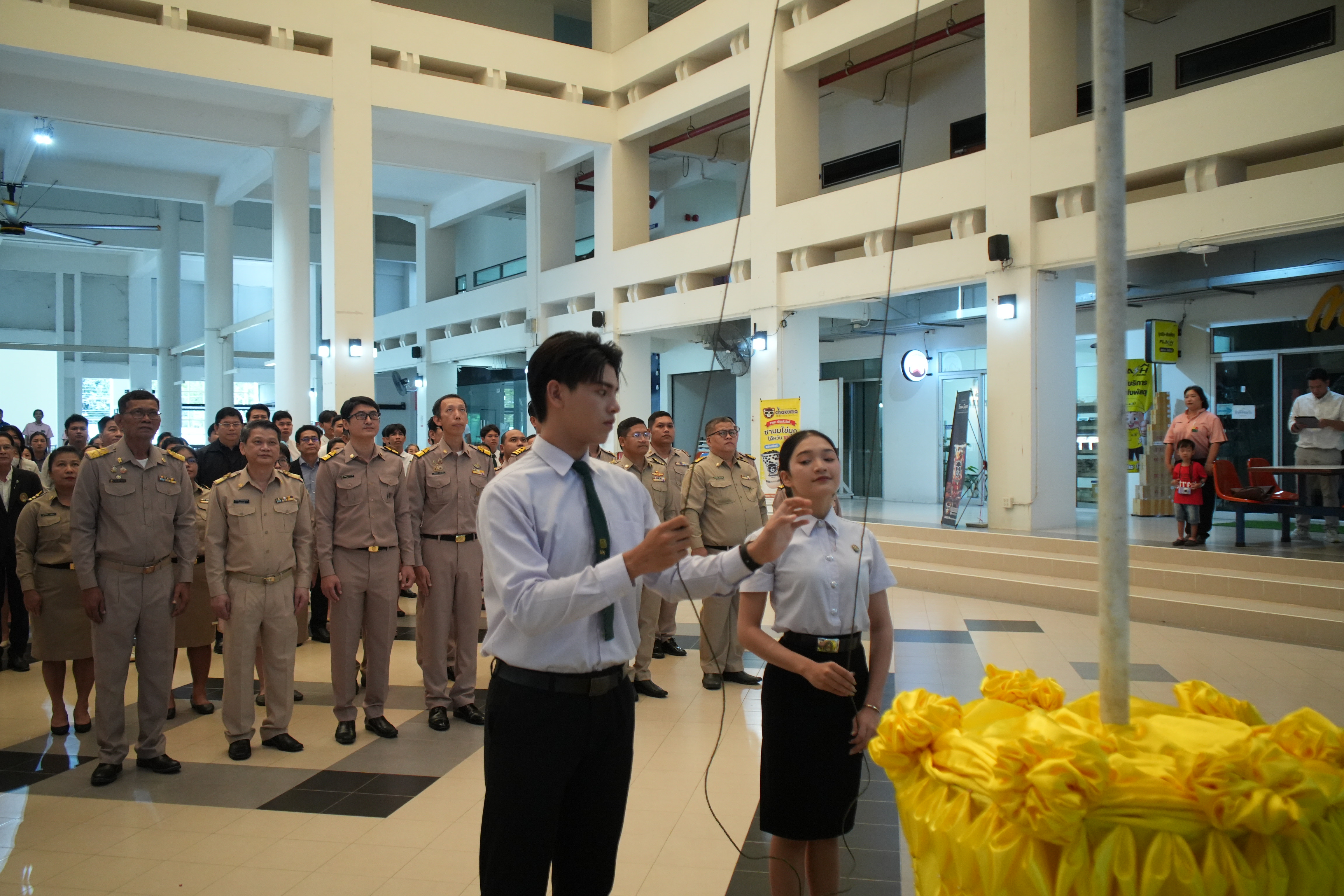 มรภ.รำไพพรรณี จัดกิจกรรมเนื่องในวันพระราชทานธงชาติไทย 2568 (5)