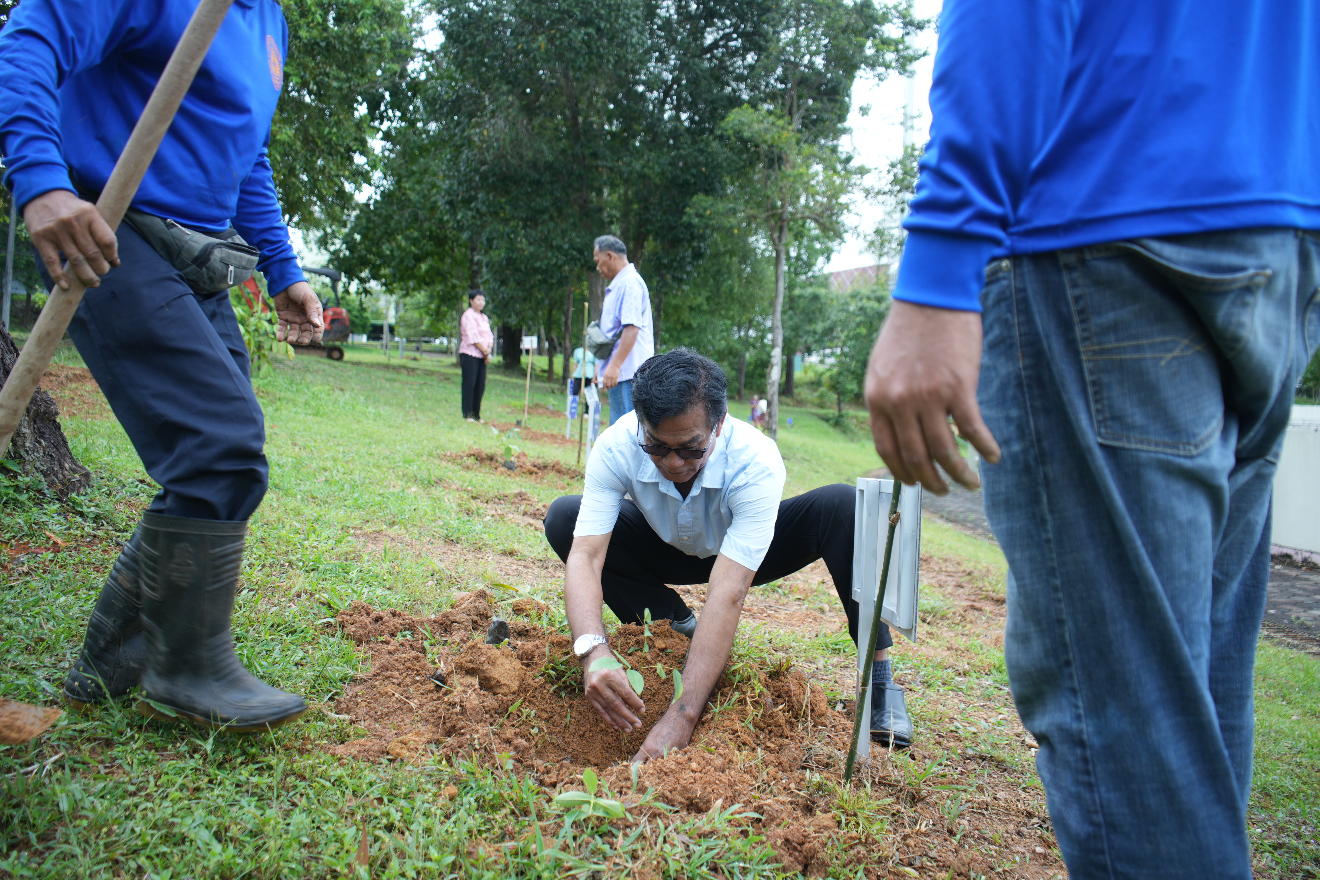 ผู้เกษียณอายุราชการ 2568 ร่วมปลูกต้นไม้ในพื้นที่มหาวิทยาลัย (2)