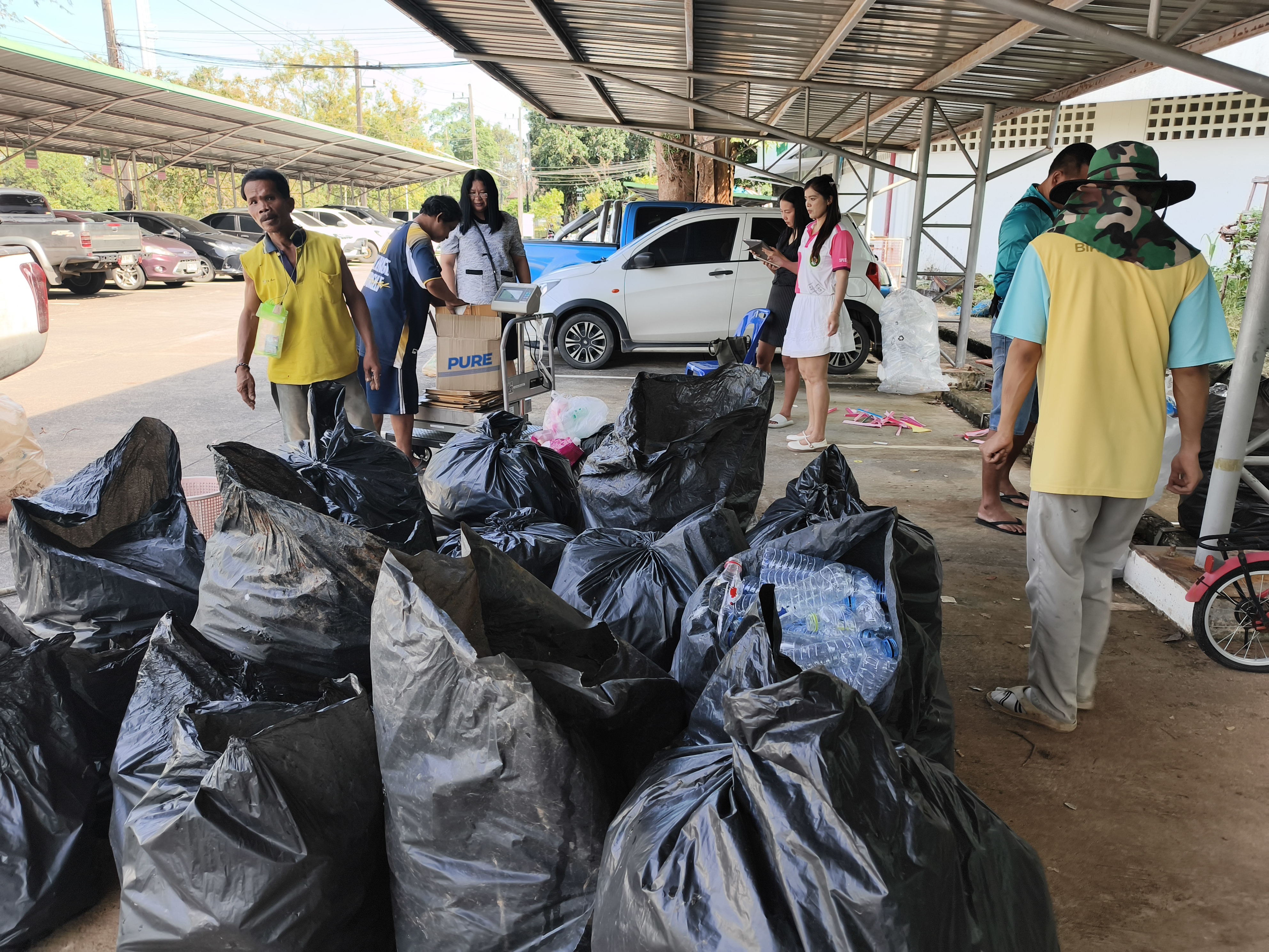 โครงการธนาคารขยะ ประจำเดือนตุลาคม "“เก็บขยะวันนี้ ได้ตังค์พรุ่งนี้ โลกยิ้มด้วยนะ!" (3)