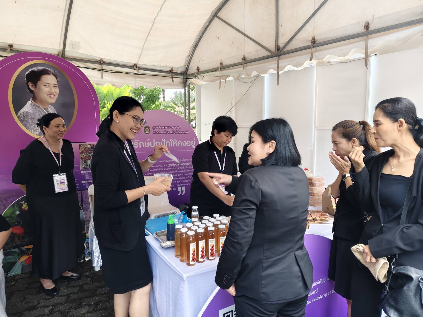 ศูนย์ อพ.สธ. ราชภัฏรำไพพรรณี โชว์ศักยภาพท้องถิ่น ในงาน "ทรัพยากรไทย" ครั้งที่ 12 (4)