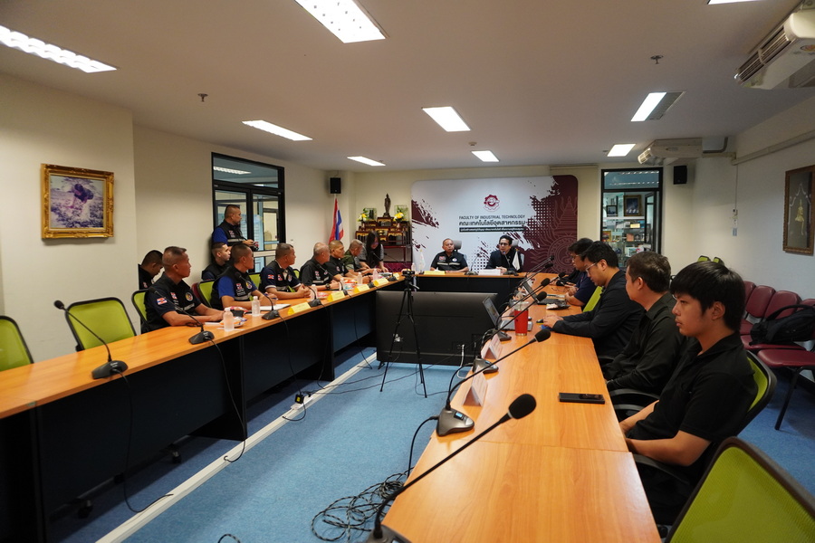 อุตสาหกรรมรำไพฯ ผนึก กอ.รมน.ภาค 1 ร่วมวิจัยโดรน (2)