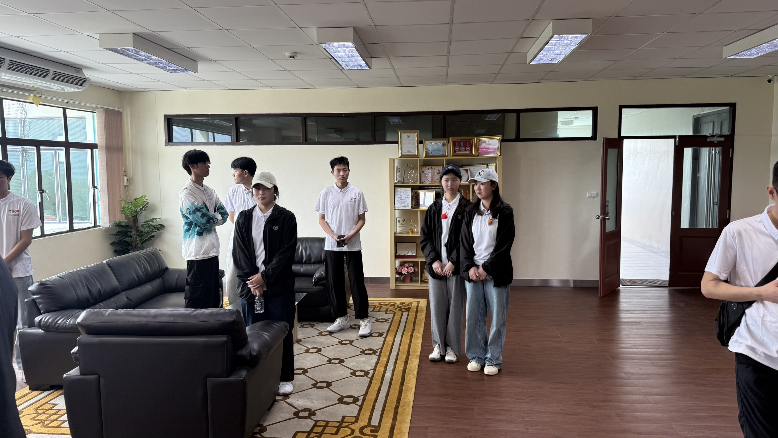 RBRU ย้ำจุดยืนศูนย์กลางการศึกษาไทย-จีน ต้อนรับผู้แทนผู้ปกครองนักศึกษาใหม่ ปี 68 (4)