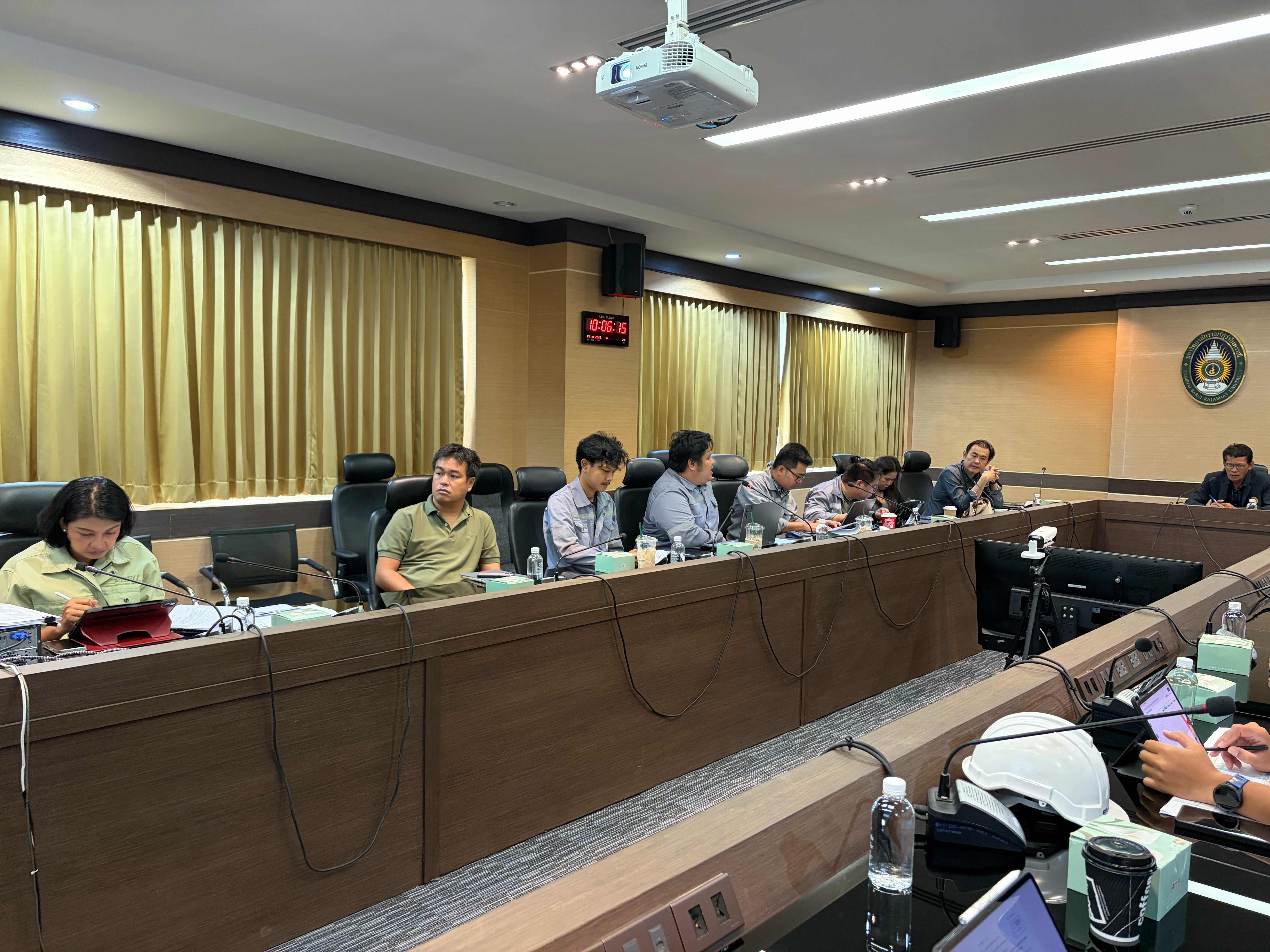 คณะกรรมการตรวจรับฯ ติดตามความคืบหน้าก่อสร้าง 'อาคารปฏิบัติการวิทยาศาสตร์ (2)