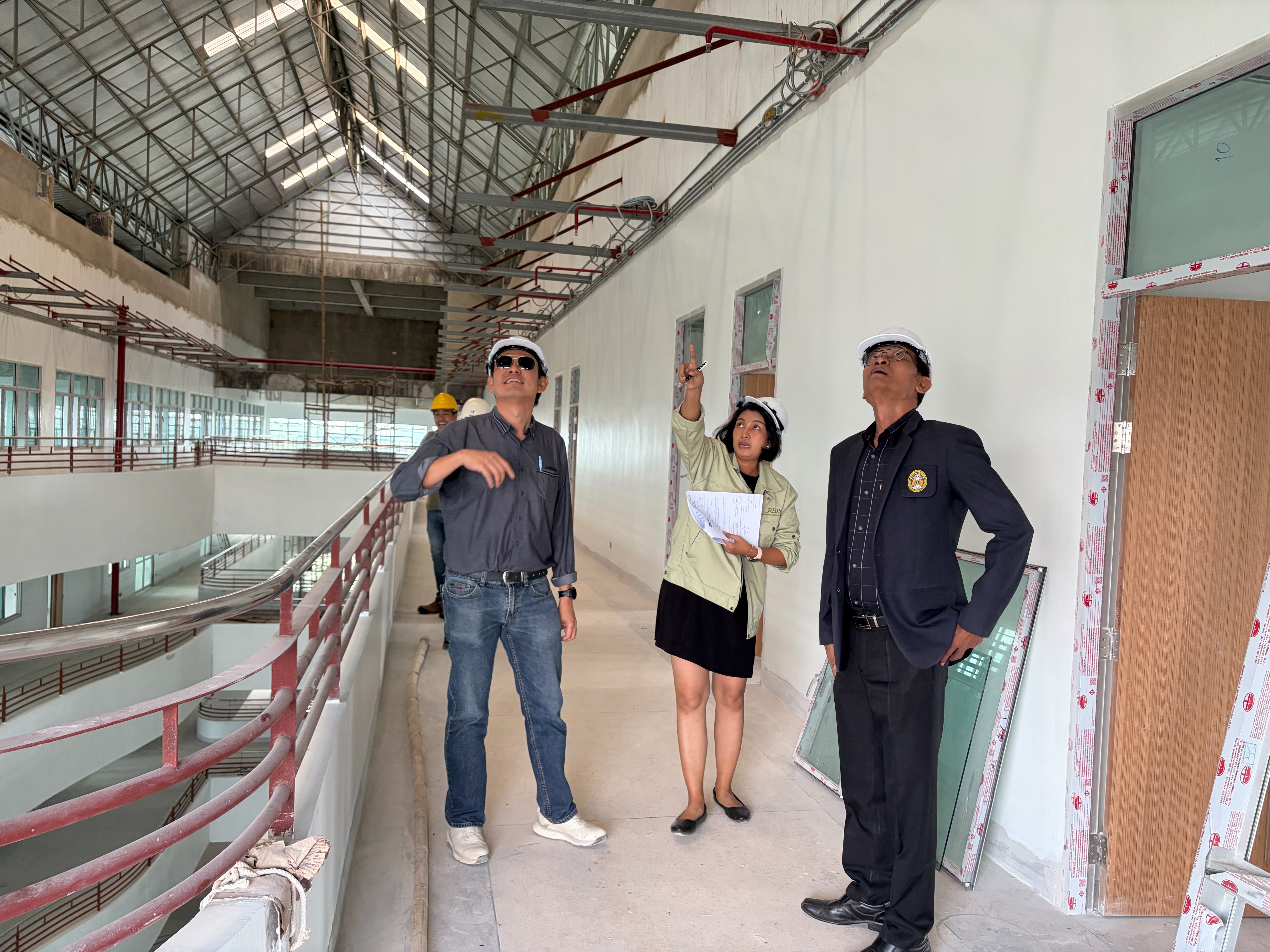 คณะกรรมการตรวจรับฯ ติดตามความคืบหน้าก่อสร้าง 'อาคารปฏิบัติการวิทยาศาสตร์ (4)