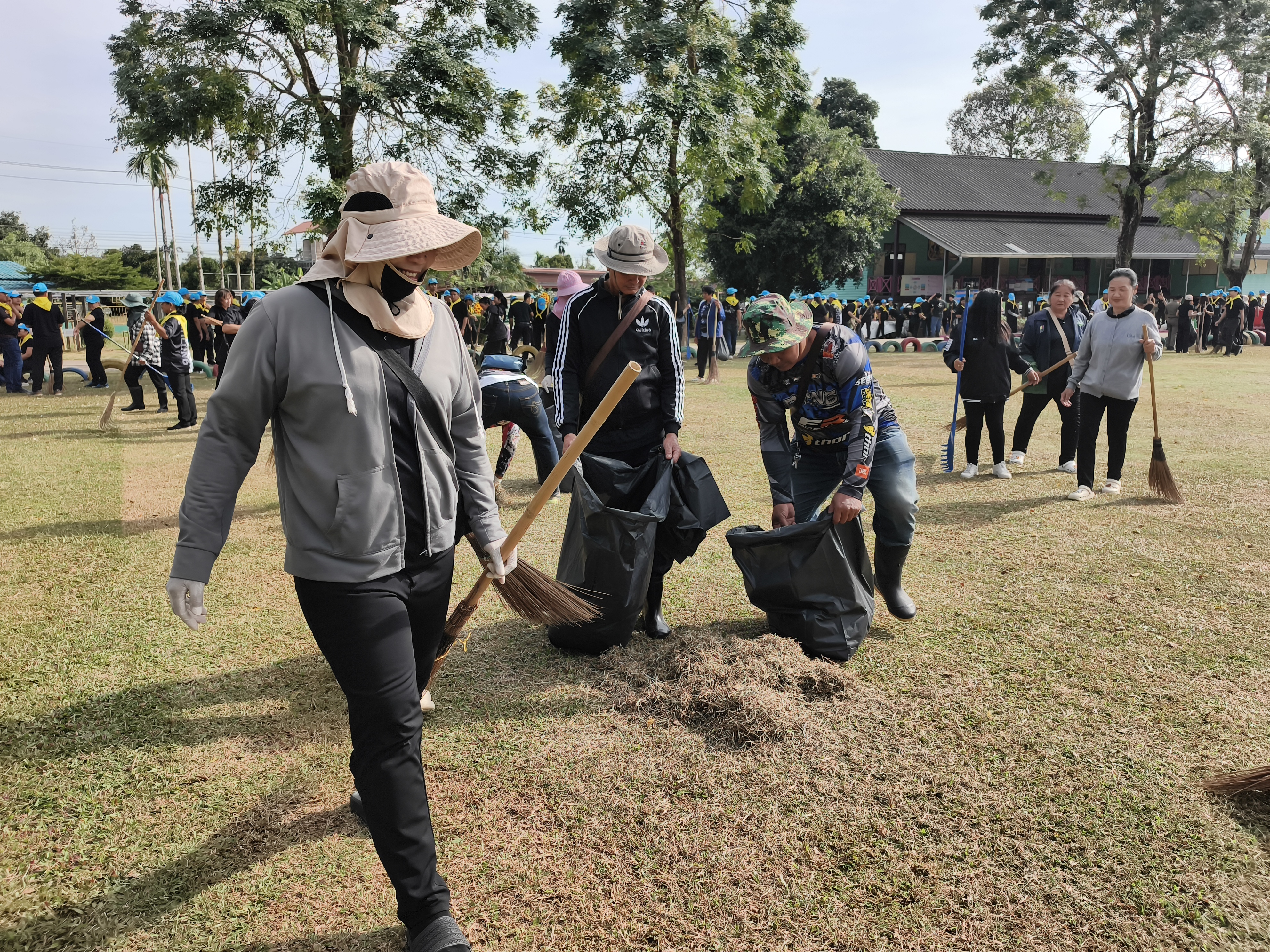 ร่วมกิจกรรมจิตอาสาเฉลิมพระเกียรติพระบาทสมเด็จพระมงกุฎเกล้าเจ้าอยู่หัว (3)