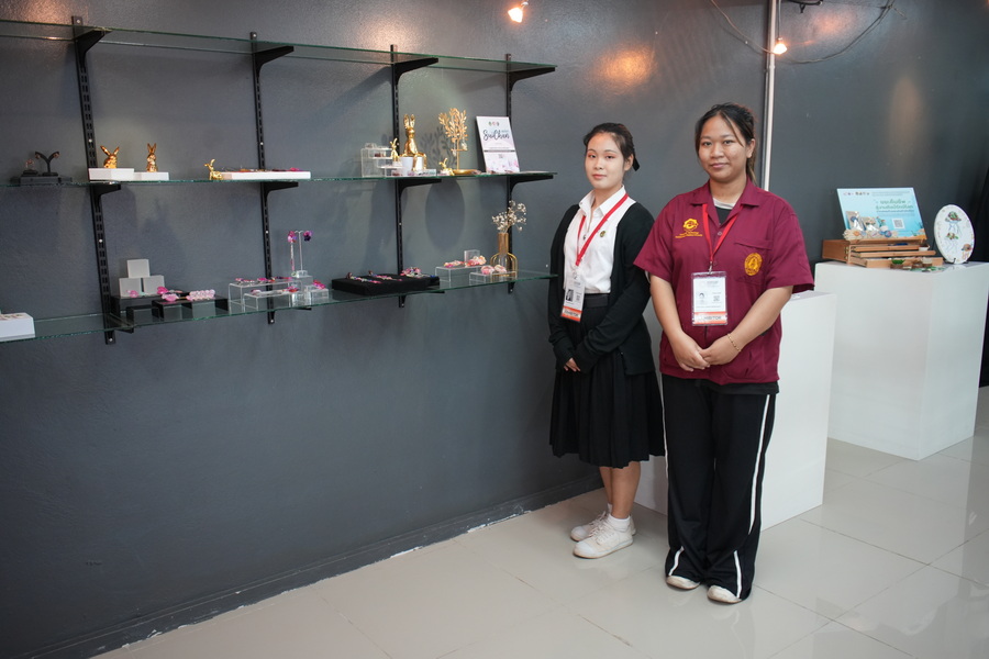 มรภ.รำไพพรรณี โชว์ศักยภาพนักศึกษา ร่วมเทศกาลนานาชาติพลอยจันทบุรี 2025 (3)