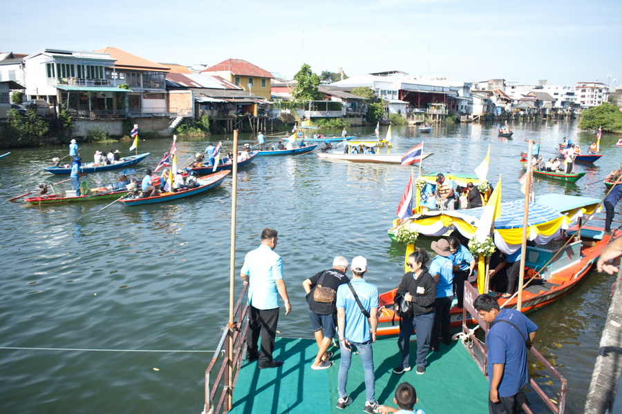 ราชภัฏรำไพพรรณี ผนึก ท่าแฉลบ ยกระดับ "แห่ต้นบุญทางน้ำ" สู่ Soft Power วัฒนธรรม (5)