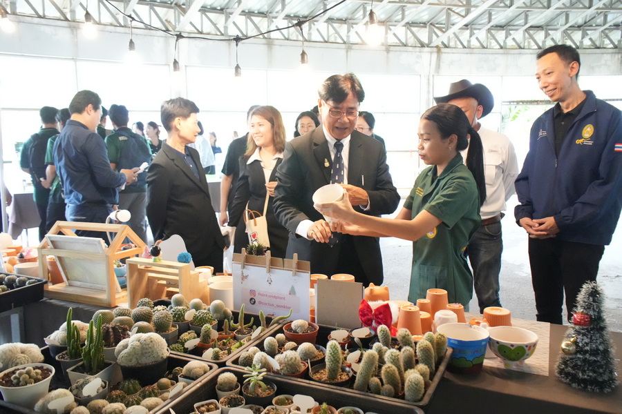 มรภ.รำไพพรรณี เปิดศูนย์เรียนรู้เกษตร ปั้นนักศึกษาแกร่งด้วยศาสตร์พระราชา (5)