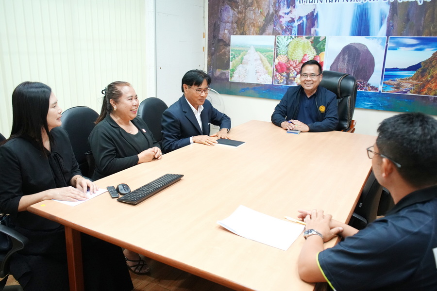 ผู้บริหารร่วมประชุมแขวงทางหลวงจันทบุรี (1)