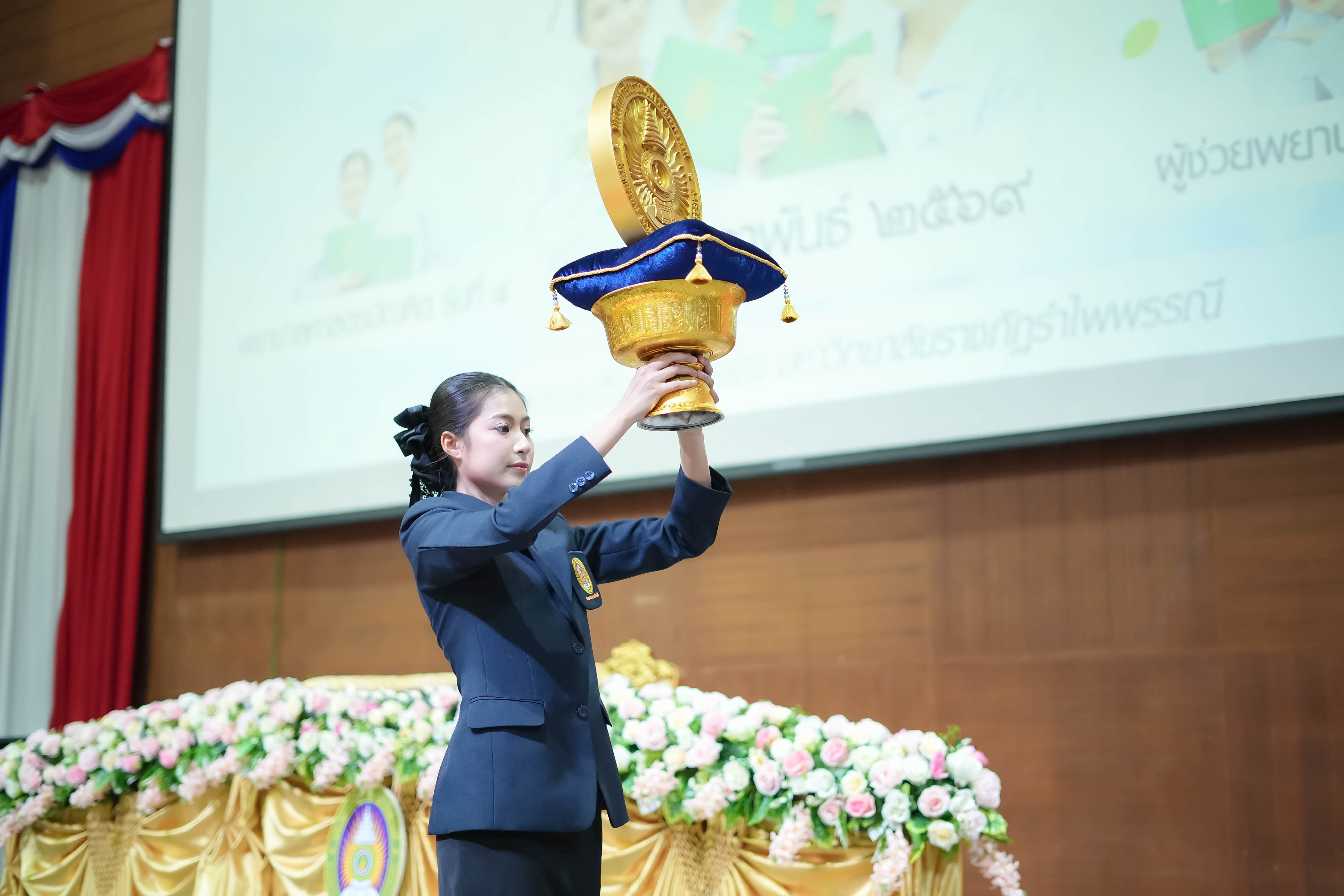 พิธีสำเร็จการศึกษาของนักศึกษาพยาบาลศาสตรบัณฑิต รุ่นที่ 4 และหลักสูตรผู้ช่วยพยาบาล รุ่น 2 (2)