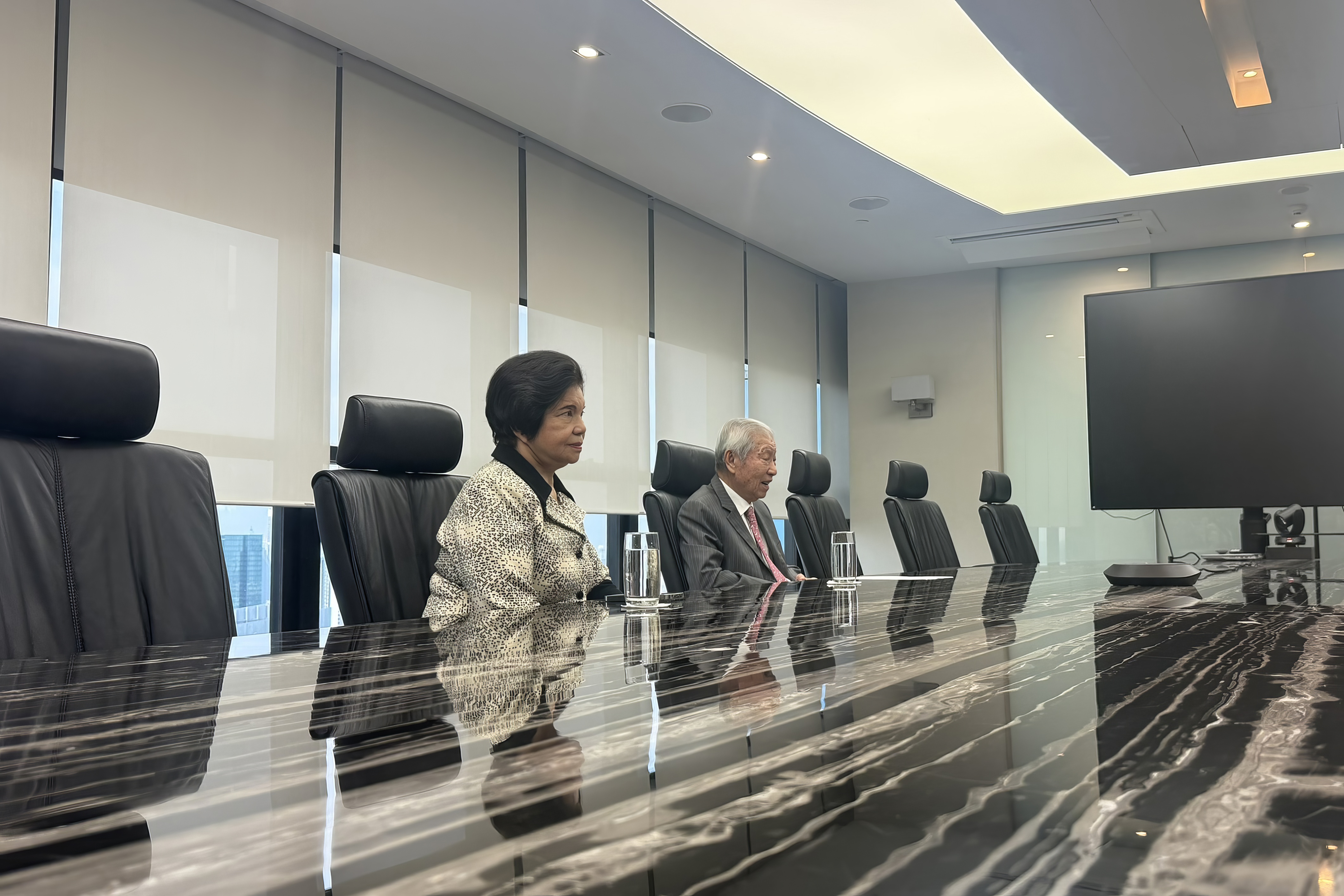 เข้าพบอดีตนายกสภาฯ เสริมวิสัยทัศน์บริหารจัดการเชิงรุกสู่การพัฒนาที่ยั่งยืน (2)