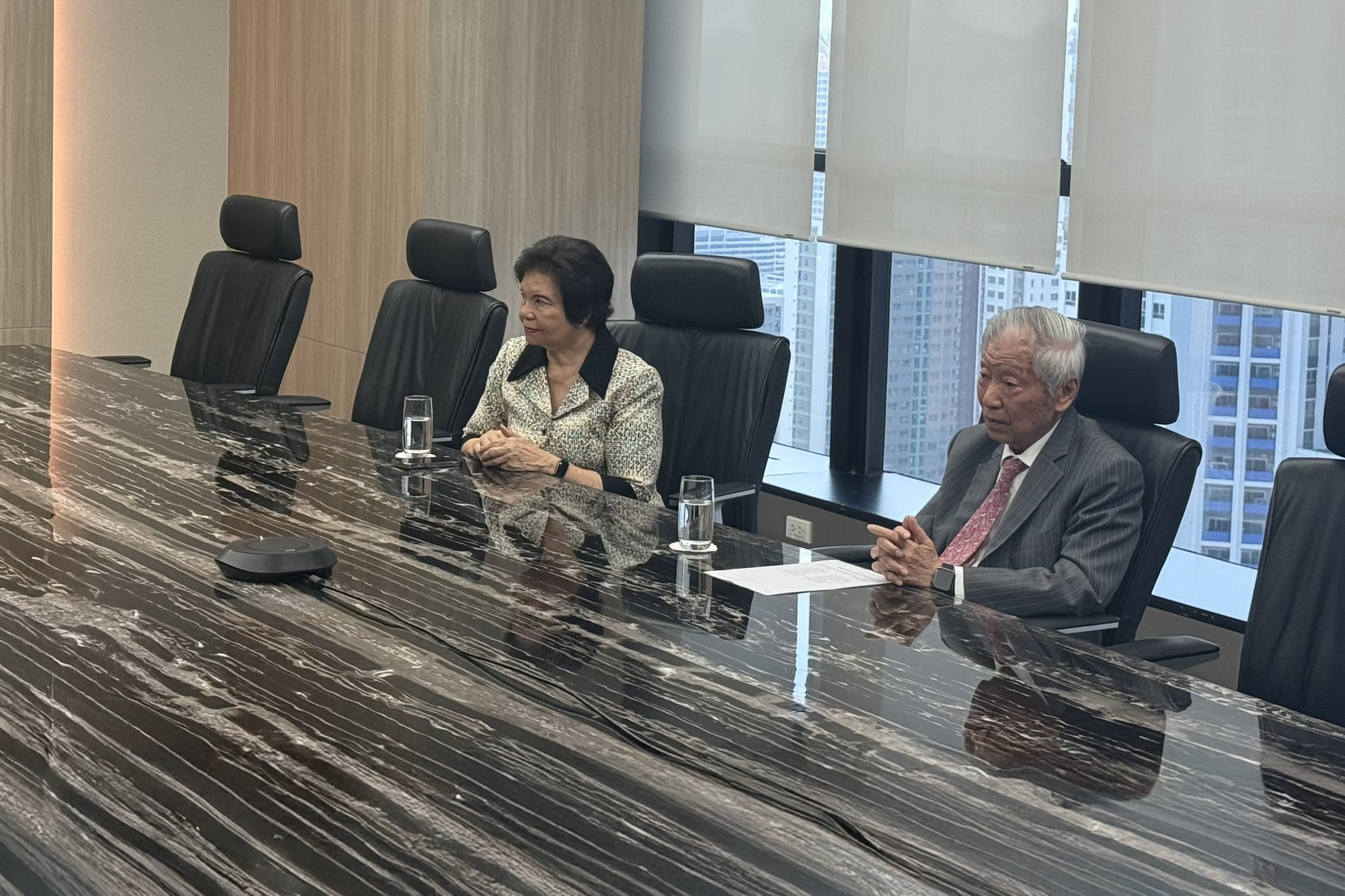 เข้าพบอดีตนายกสภาฯ เสริมวิสัยทัศน์บริหารจัดการเชิงรุกสู่การพัฒนาที่ยั่งยืน (3)